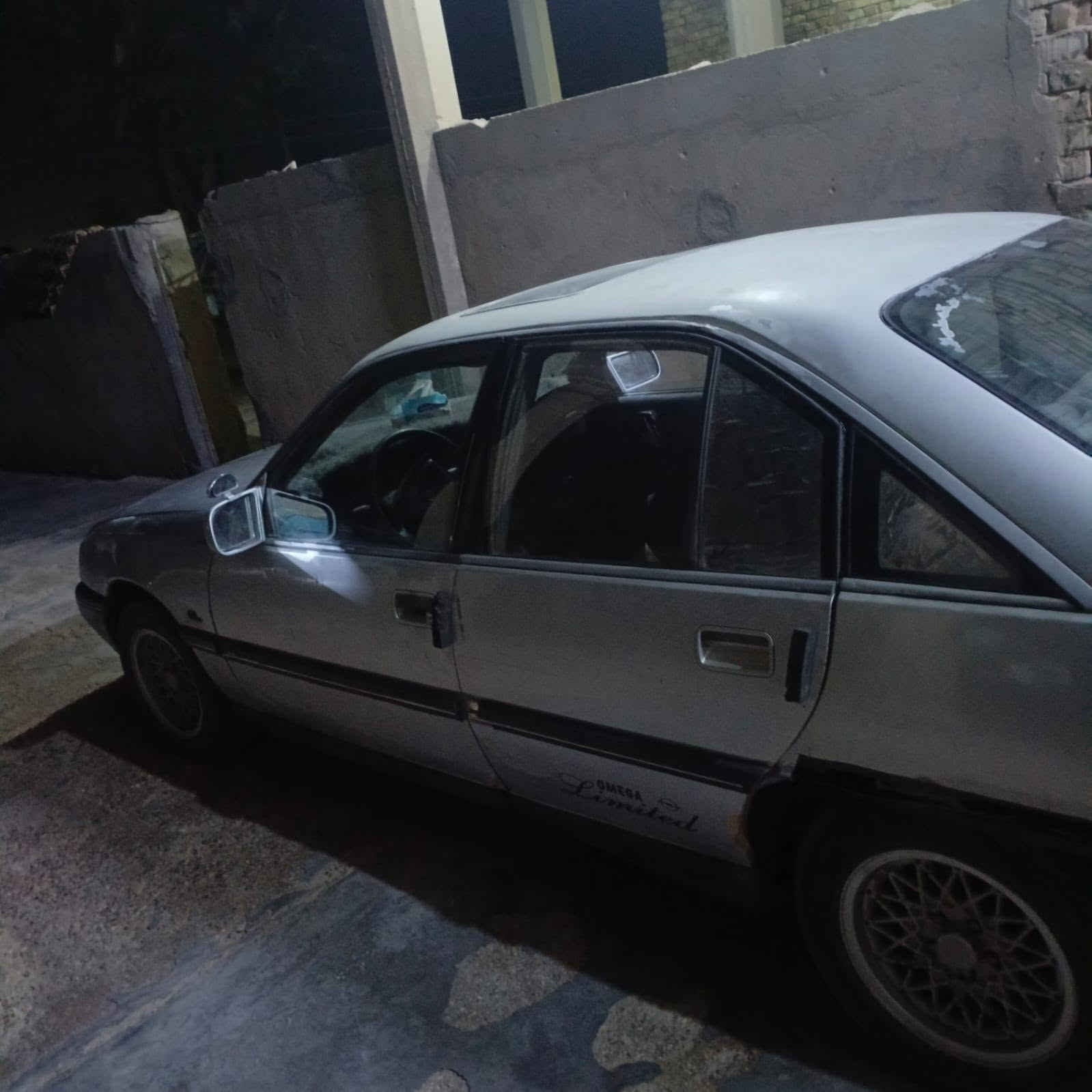 اوبل اوميكا موديل 89شرط كير ومحرك مكفولات  صدره نضيف حداديه نضيفه داخل نضيف كهربائيات كله شغاله الرقم انبار خصوصي سنويه كارتونيه صاقطه من 2018 شرط التحولين ثاني يوم السعر 18 وبيه مجال المكان الفلوجه النساف ***********
