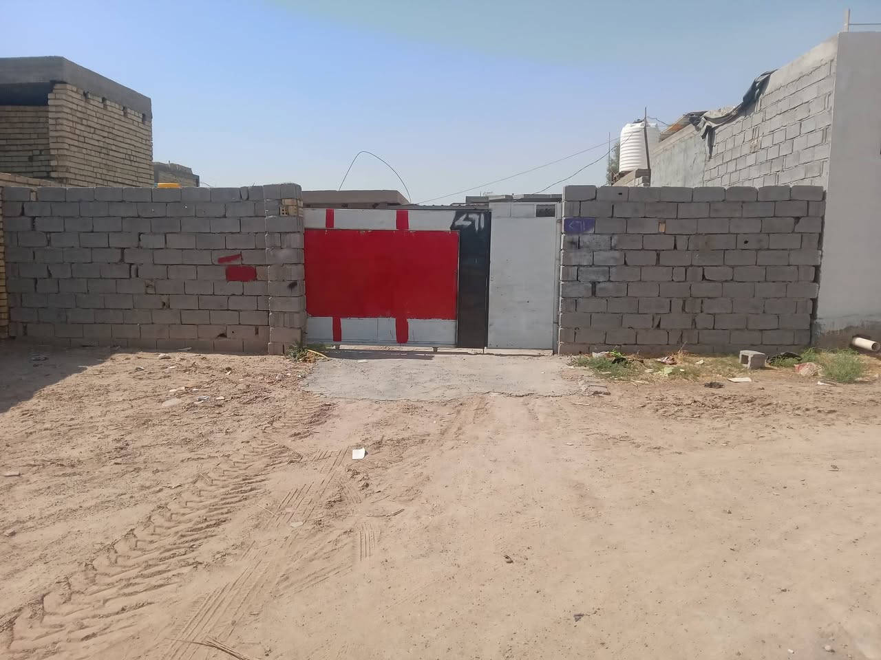 يا الله سلام عليكم بيت للبيع مع قطعه ارض مساحه 250 في السكنيه قرب كليه ادراه واقتصاد السعر  35 بي مجال للإستفسار ***********

