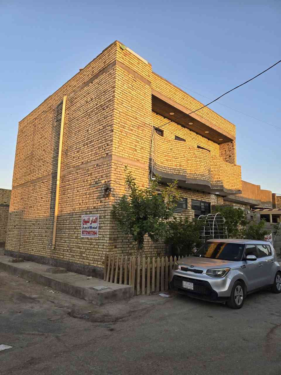 السلام عليكم بيت للبيع 100م مربع ركن طابقين كامل بناء حديث تقريبا سنه    المكان حجي حسن الثانيه جهة الجمعيات  للاستفسار اكثر الاتصال  ***********
