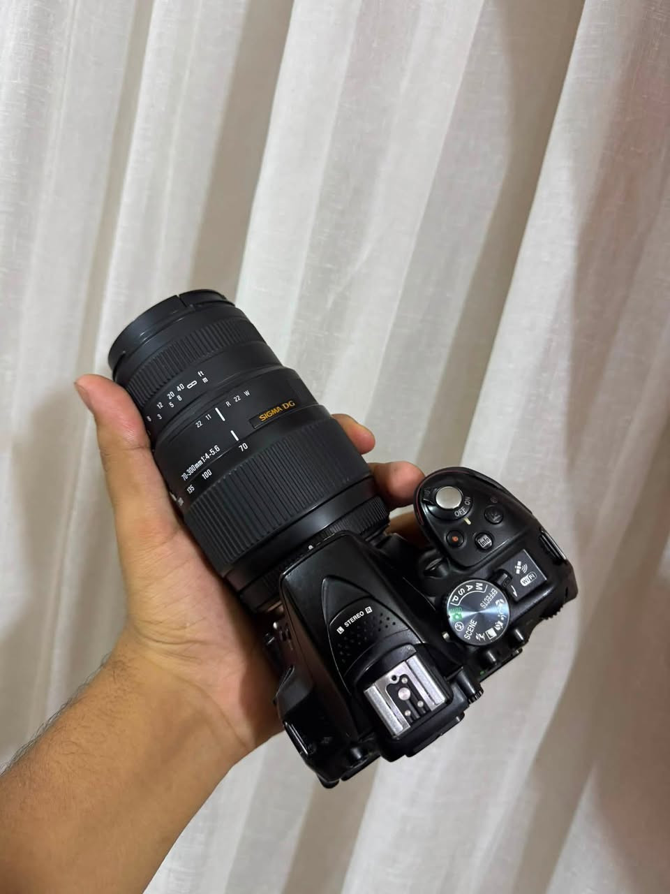 كامره نيكون d5300
عدسه 
55/18✅
عدسه 70/300✅
شاحنه✅
جنطه✅
بطاريا ✅
حزام✅
قبق عدسه ✅
كيبل شحن✅
النضافه 100:100✅
بغداد ***********

