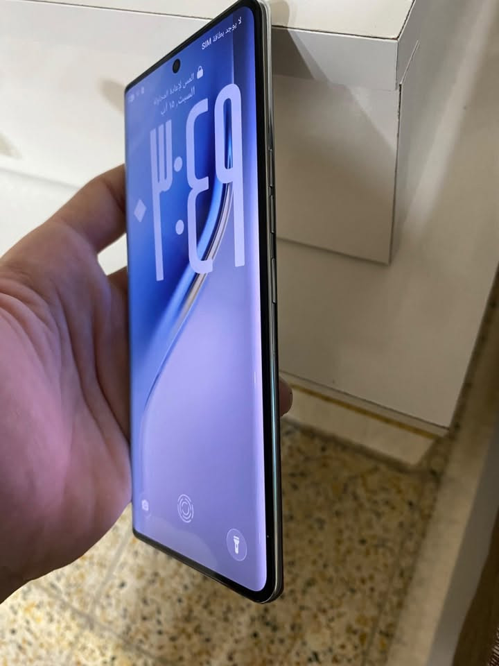 تكنو كامون 40 برو 5G
غني عن تعريف جديد شرط 
ذاكره 256 دبل سيم 
رام 16 تلفون نضيف كارتونو شاحنتو كامله 
سعر 340 وبي مجال بسيط شراي واتساب 
***********

