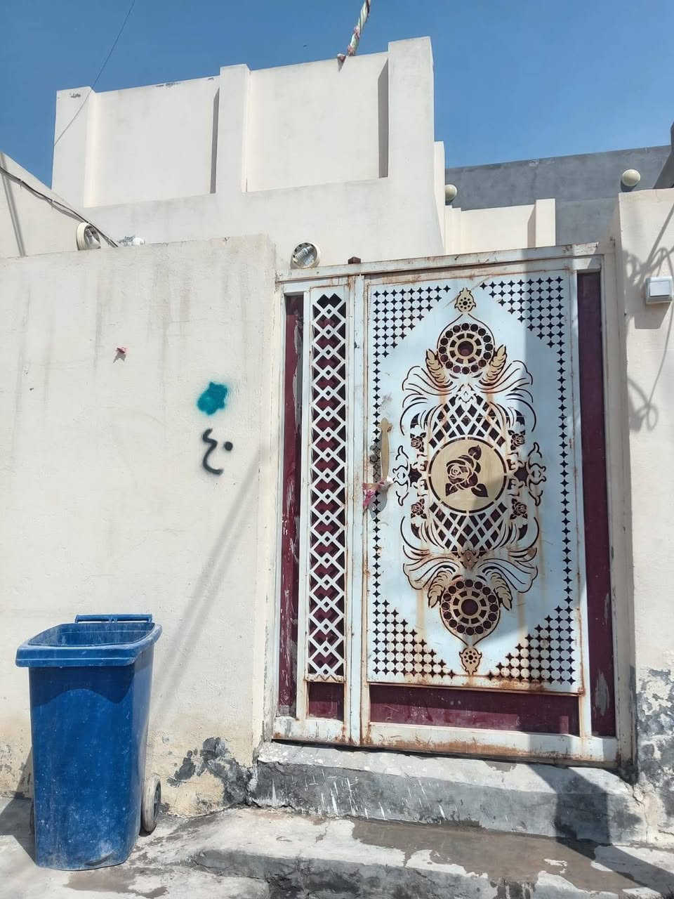 السلا م عليكم بيت للبيع 100 متر واجه 5 ونزال 20 السعر مجمع التوحيد بالبدايه السعر 56 الاتصال على الرقم *********** البيت فارغ الان
