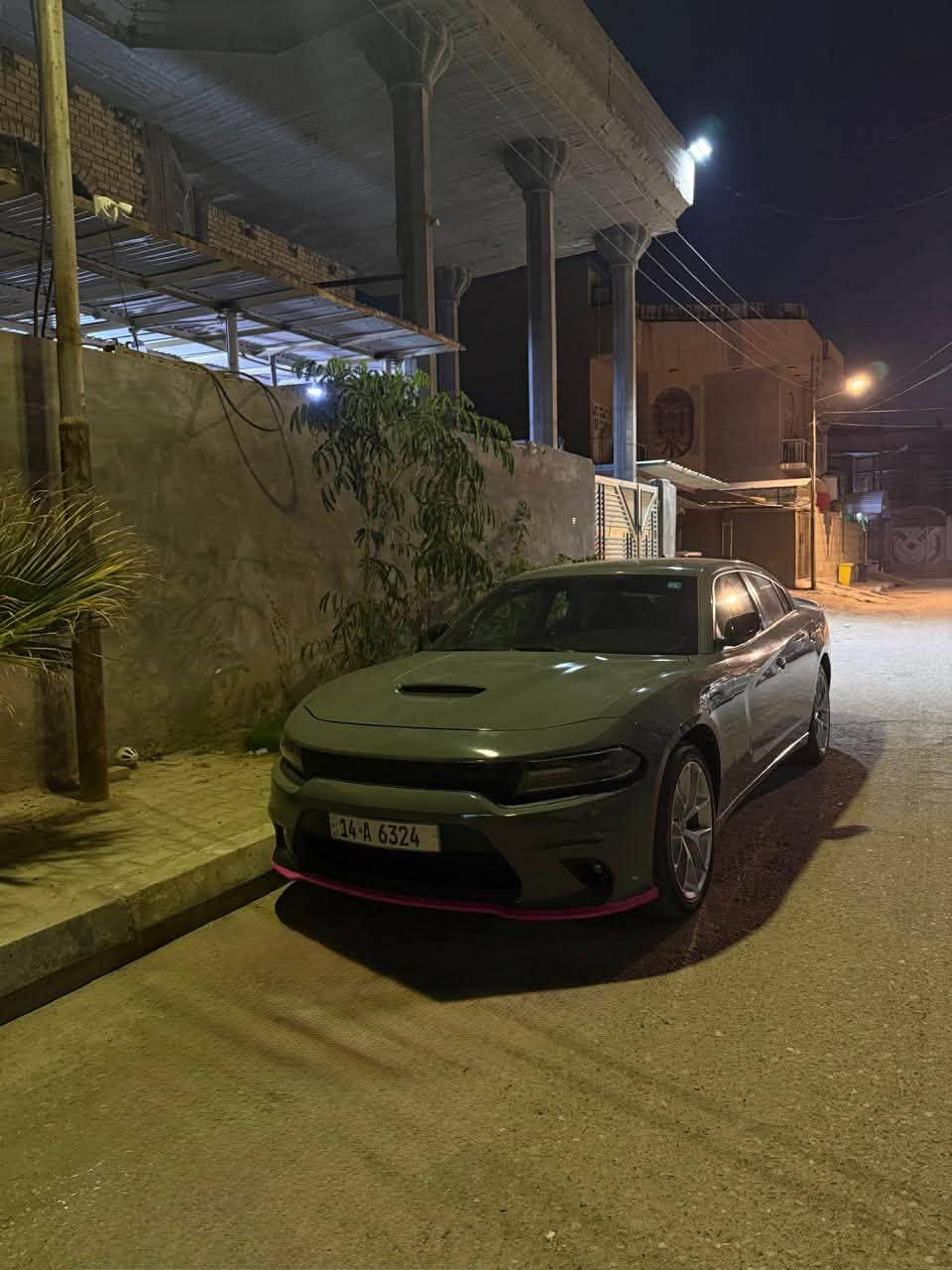 جارجر sxt
موديل: 2017. ( أمريكي)
 حادث امريكة بنيد فقط فقط بالعراق صار بيها بارد خفيف ب الجاملغ الامامي جهت العبري
العدد :76 mi 
اللون : سمنتي 
المحرك : V6.  3.6L 
للمعلومة محدثة SRT
*************************
المواصفات. 
*مواصفات ال Sxt معروفة 
*كشنات مخمل  
*كشن السائق كهربائي 
*المصابيح  زنون منضومه
*بصمه ابواب 
*شاشه كبيرة 
*سستم صوت
*گير گصبه
*ويل كب Gt  وحجم 20 انج

***************************
*محدد سرعه 
*كاميرا خلفية 
*تحكمات استيرن سعر ١٨٥🛑
***********************
السياره رقم بصرة باسمي 
***********

