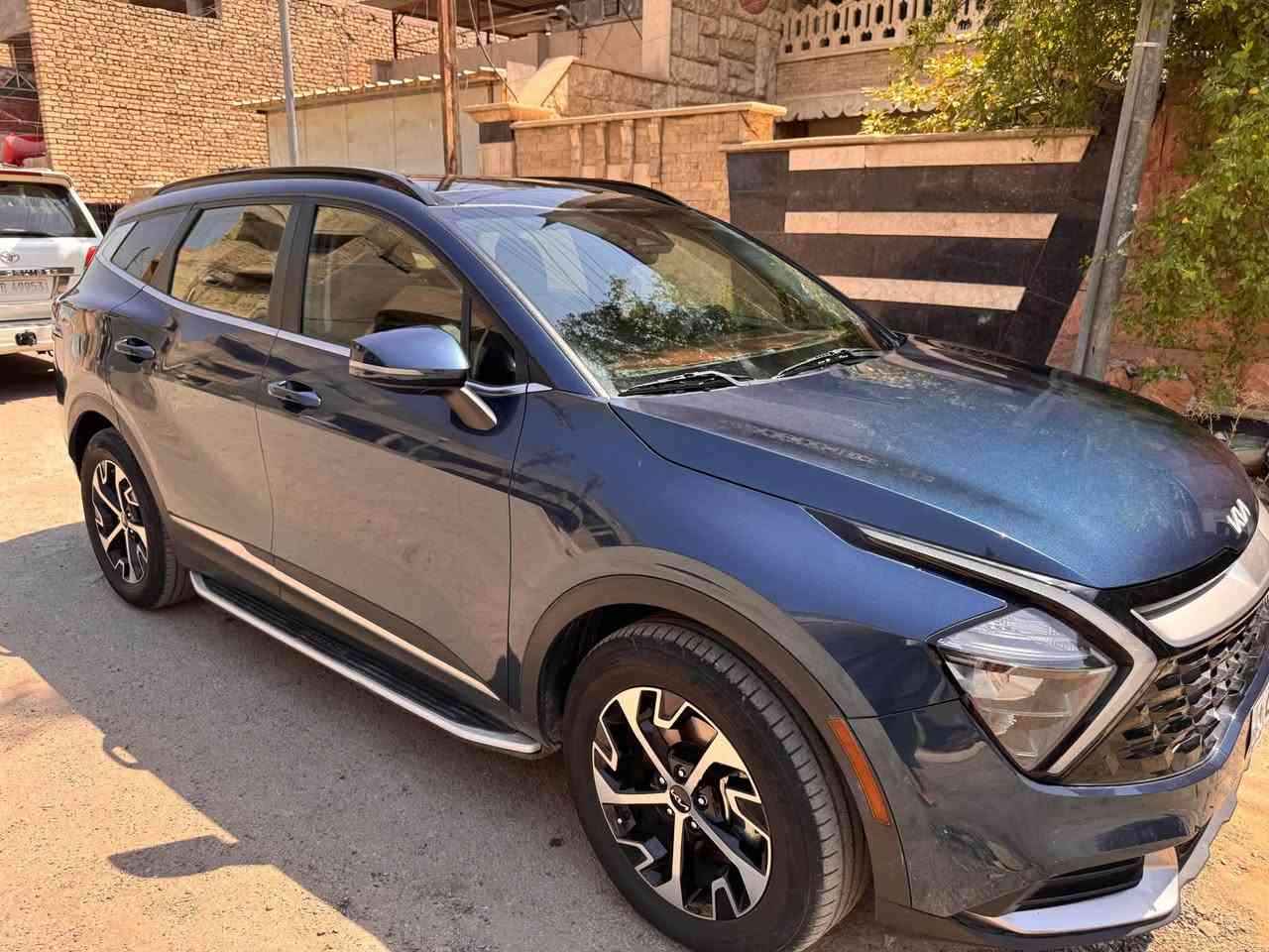 من رخصة لأدمن للبيع كيا سبورتج موديل 2023 وارد امريكي  فول مواصفات واحد ع واحد ايرباكات سليمة شفتات ستيرن شحن كشنات ماوس كيرها قطعتين تبريد جاهزة من كل نواحي هايبرد السيارة رقم بغداد الجديد مكانها بغدا حي العامل. لاستفسار رقم تليفون ***********او على الخاص مفتوح صور سيارة او صور الحادث السيارة السعر ١٨٥ورقة
