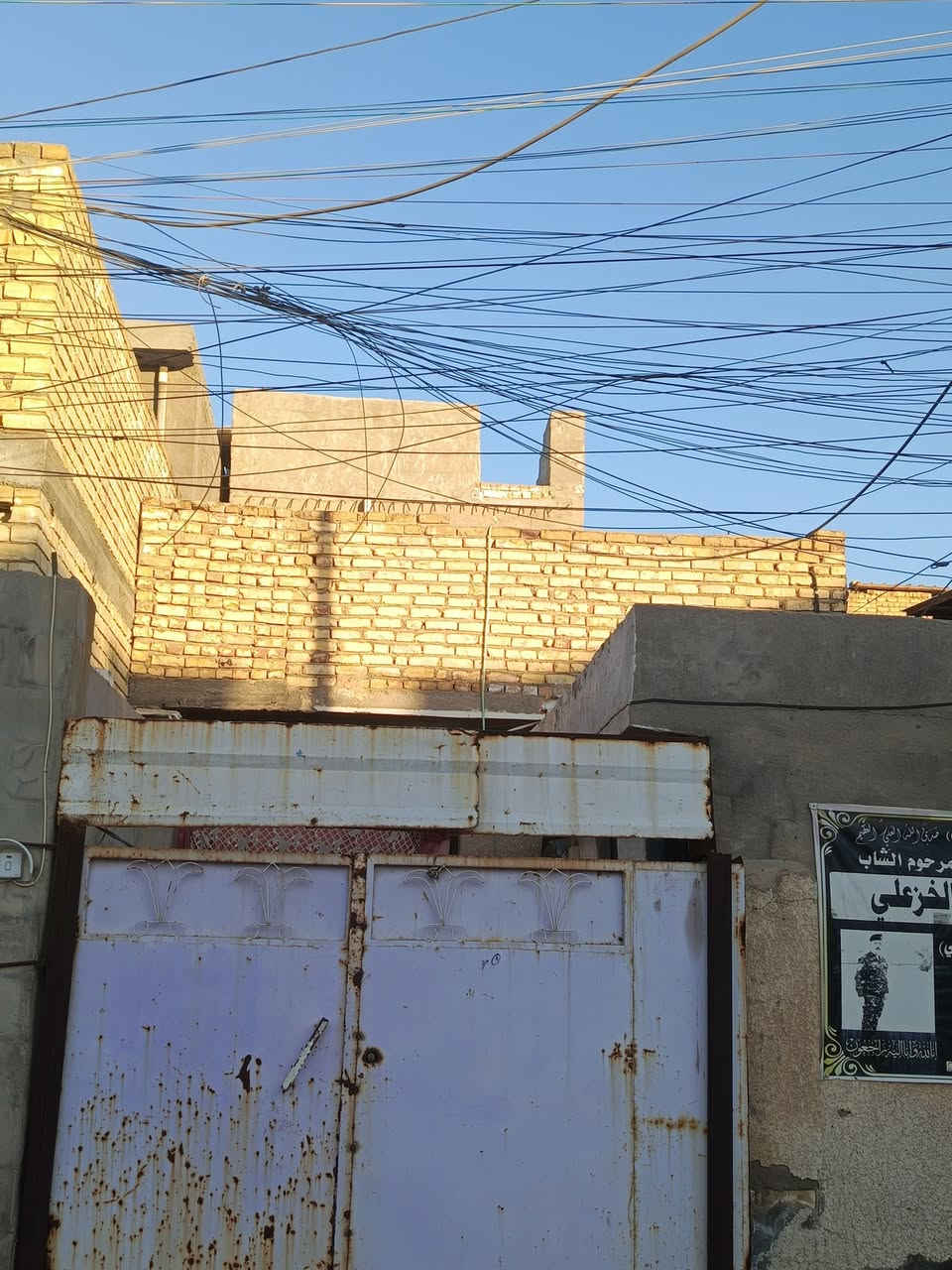منزل ١٠٠م • طابق ونص • قريب شارع ابو سمير