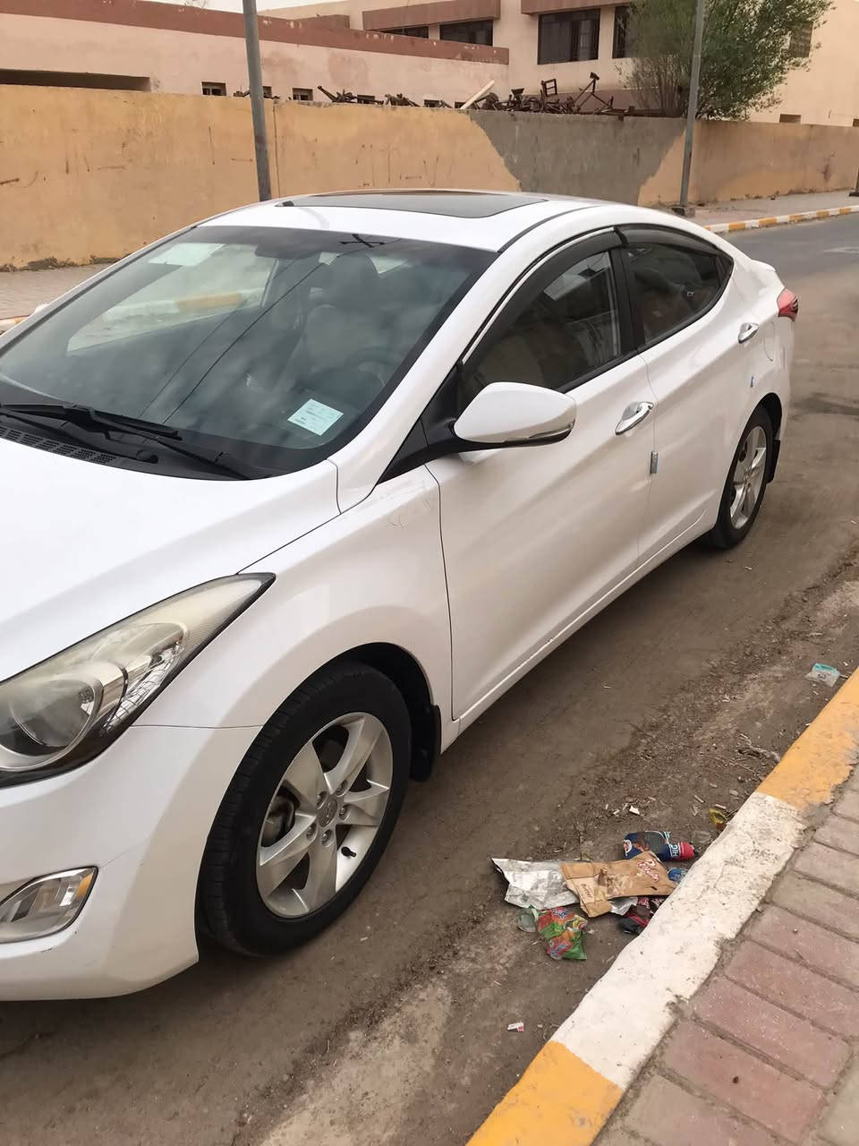ألنترا خليجي
موديل ٢٠١٤ رقم بغداد بأسمي السياره بالديوانيه
ماشه ٧٢٠٠٠
محرك ١٨٠٠ 
فتحة سقف مري شفط تحكمات وشاشه كامره خلفيه 
حتى السبير ويل كب
كشنات جلد
السياره على وضع الشركه مكفوله 
السعر ١٢٥وبي مجال الشراي يتصل ويدلل

‭***********‬
