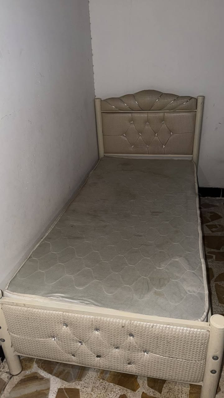 السلام عليكم غراض للبيع كلهن شلع مابيع وحده وحده المكان زانكو 
للاستفسار  واتس اب ***********
