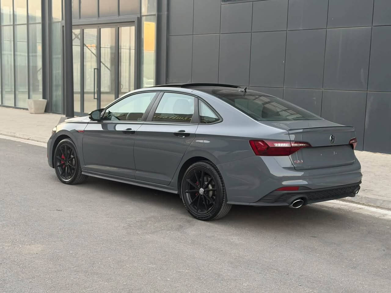 Volkswagen Jetta GLI 40th Anniversary Edition
موديل 2024 
پانوراما 
چەمەلەغ گۆڕاوە بە بیلاد -  3 پارچە کلێر امریکا 
جاملغ مبدل ببلادي - ثلاث قطع كير امريكا 
ايرباك سوكان ته قيوه - ايرباك ستيرن طاك
رقم كاتى 
عنوان- سليمانيه 
***********
