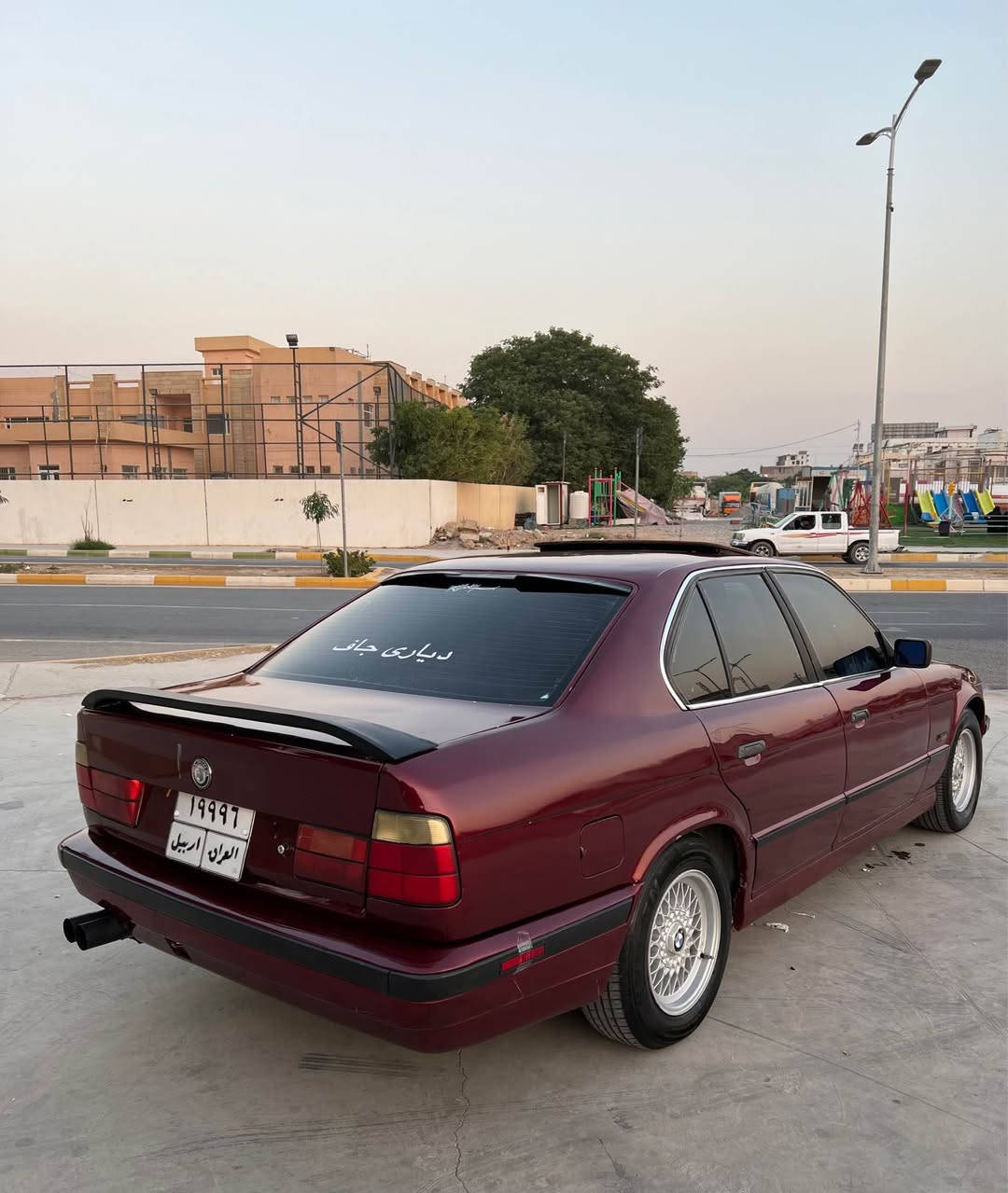 فرۆشتن و گۆڕینەوە
Bmw 528
رەقەم و سەنەوی و بەناو کردن و غەرامە بەشەرت
مەکینە ٥٢٨ ی تاک دیجتاڵە
ئەکسلی ٣.٢١ ی بیلاد قفڵی لەسەرە
گێڕی zf ی لەسەرە
ئەقڵی بەرمەجەیە
ساڵۆنسای سستەم سپۆرتە
ماشا اللە تا حەزکەی بەقوەتە
.
سەیارەکە فولە بەس گێر عادیە
ناو زەردە 
چوار جام کارەبایە
٦ کەلەیە
ئاوێنەی گوێ بەرخە
تاقمێ ویل و تایەی حەسیری جوان لە ژێرە
سەیارەکە دەعامی بەردەم بۆ دەعامی دوا بەشەرت دارو بەرد
*********** سەیارەکە لە کەلارە كالار, السليمانية

نص مكتوب في الصور:
- AlMujazfAut