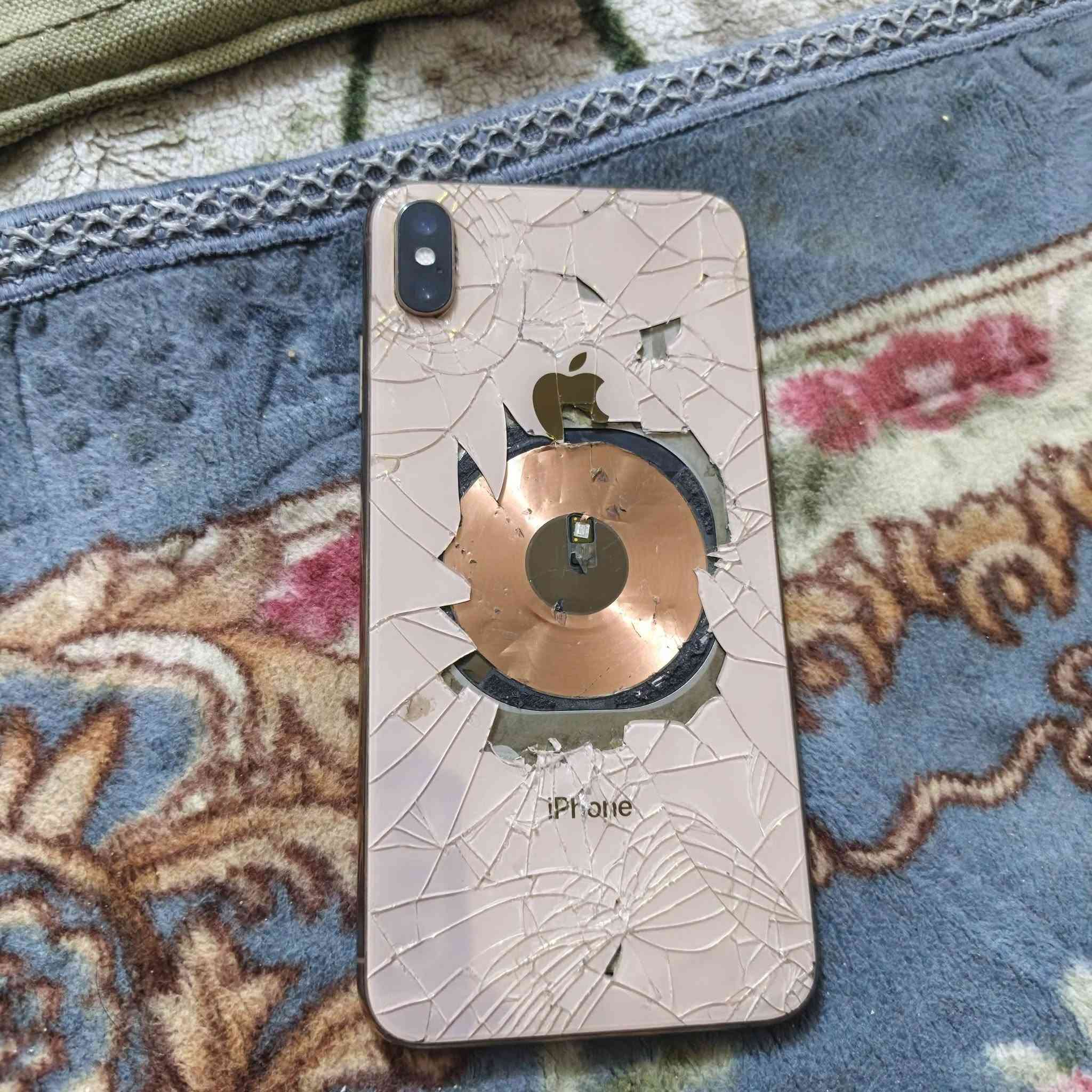 سلام عليكم ورحمة الله وبركاته إيفون Xs Max ذاكره 64 جهاز مابي أي كلود فيس أيدي وأكف الجهاز وتر برو بعده ممفتوح متروك صار 3 سنين واليوم يله شقلته الله شاهد الجهاز سوفت عينك بعد سعر 75 قفل  لا تعاملي ولا اعاملك مكاني بغداد الحسينيه معامل أي ستفسار ***********
