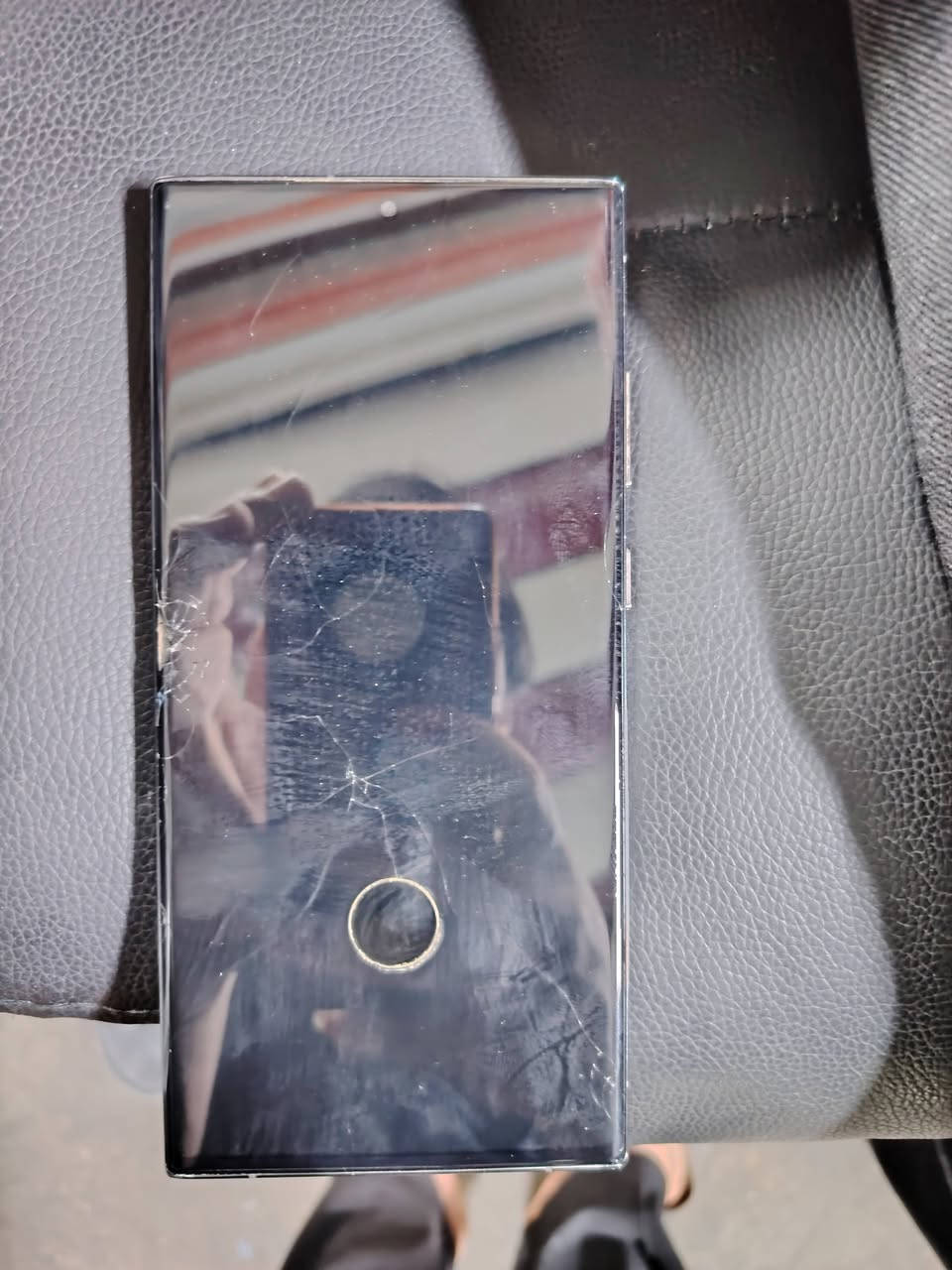 سلام عليكم 
هاتف Galaxy S23 Ultra
للببع مبدل شاشه سعر 800 وبيه مجال 
للتواصل او واتساب ***********
