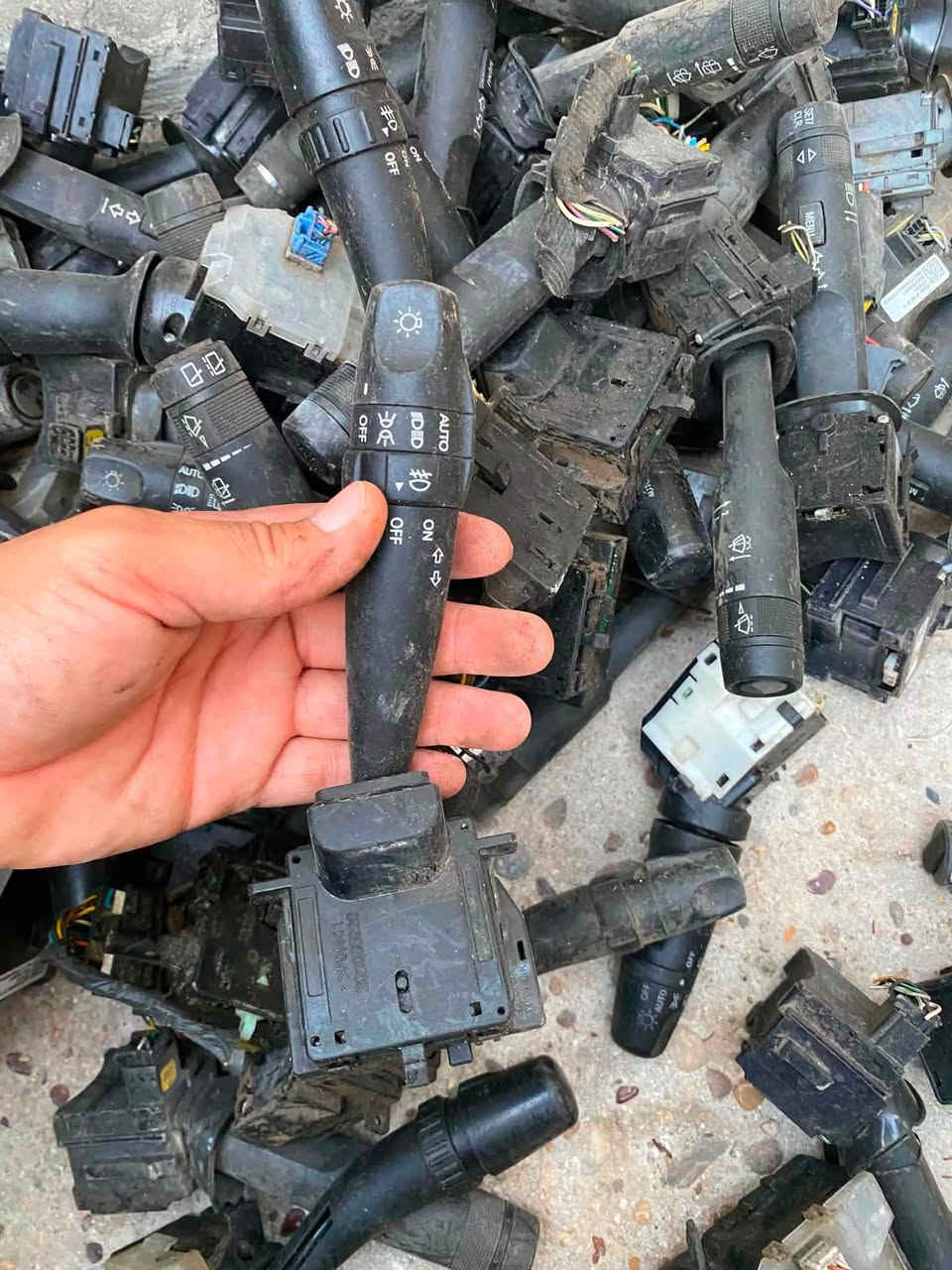 يدات كوريه اصليه مال تفصيخ عددهن تقريبا ٧٥ قطعه اكثرهن يدات لايت جم وحده مي
ابيعهن شلع ب ١٠٠ هنه والتوصيل 
مكاني بغداد البياع 
***********
