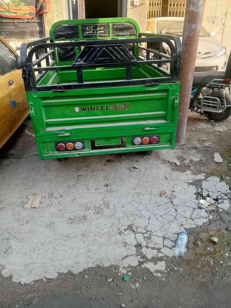للبيع دراجه شحن للبيع اخت جديده بطاريات سته جدد تخم تاير جديد كهربائيات كلها شغاله اي نقص مابيها مكانها بغداد السعر مليون...***********
