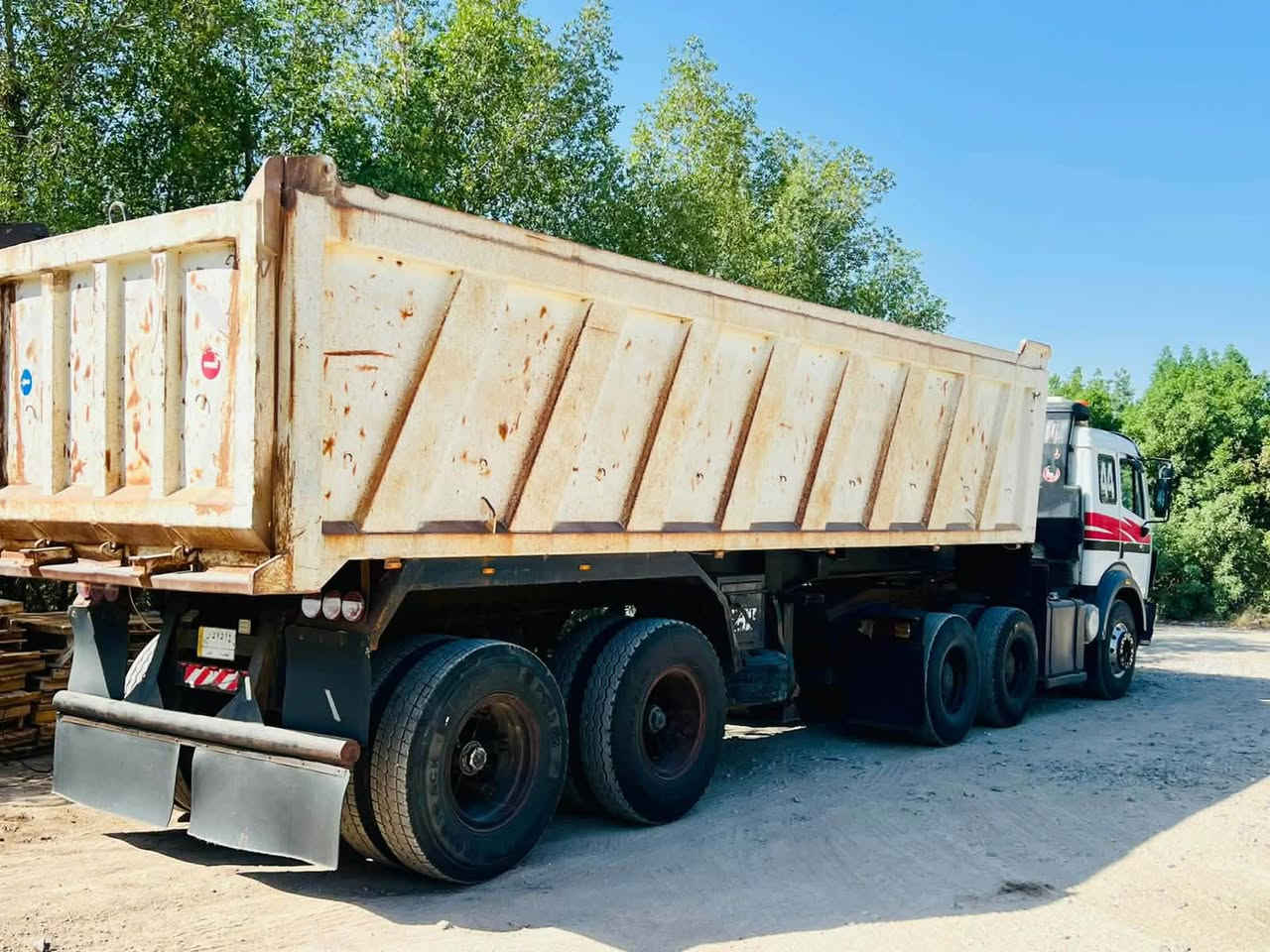 سلام عليكم كرواتي٩٢ مكينة 44 كير 180 فافون مجموعة نص جيئف حديث مربوطة قلاب السيارة جاهزة للشغل للاستفسار ***********
