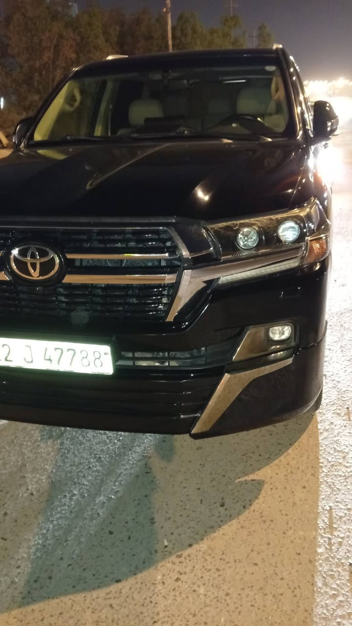 من رخصة الادمن لاندكروز للبيع 2016 
8 سلندر عداد مسافه 126 الف 
قطعتين صبغ جاملغ وبنيد ضربتها صفح 8 سلندر 
للاتصال ***********
