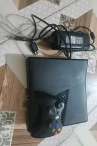 ورحمة الله وبركاتة:  بلي اكس بوكس 360 نضيف مابي كل عيب مع يده ام البطا...