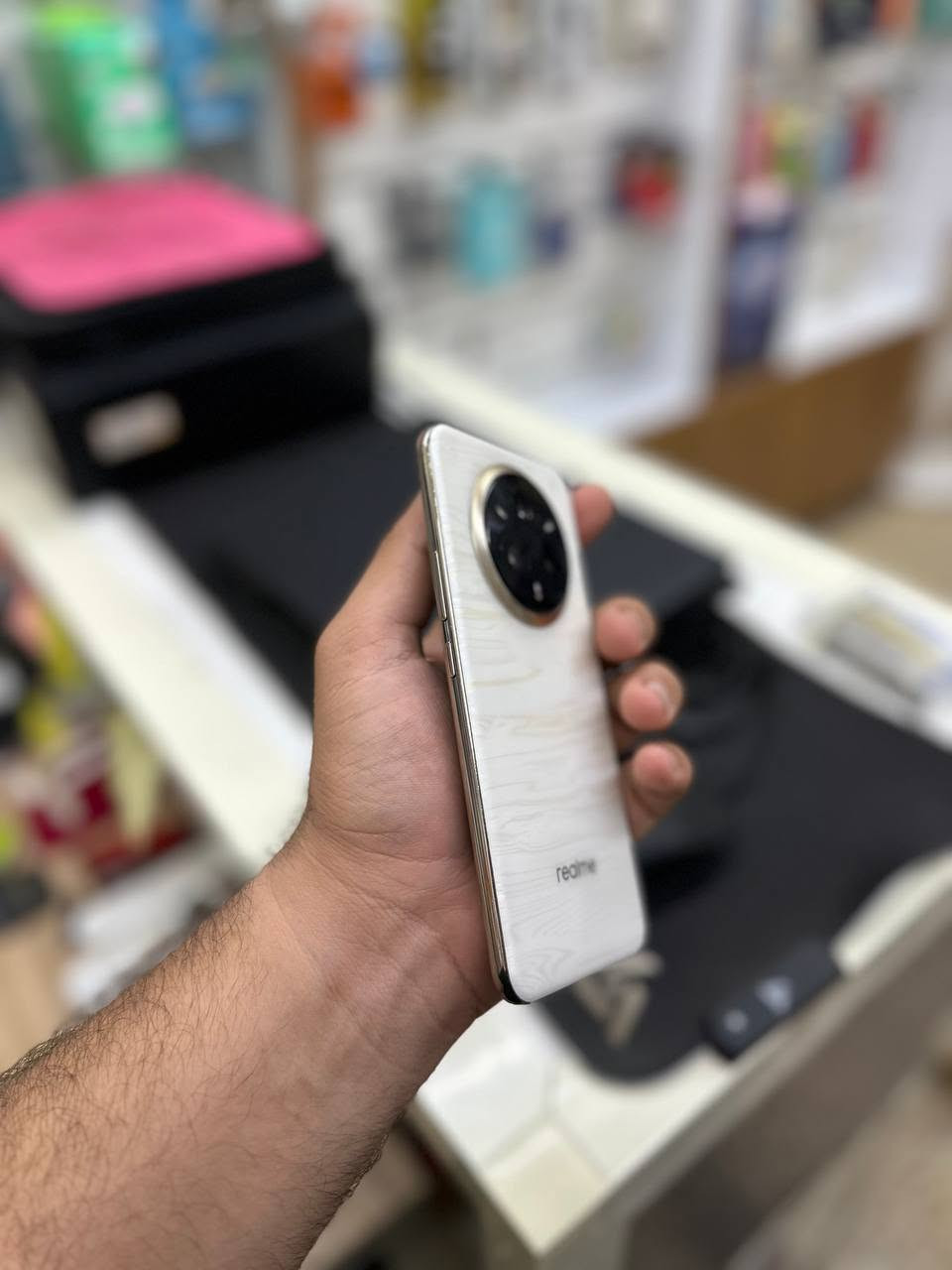 للبيع: ريلمي 14 برو بلس 📱 بذاكرة 512 وبطاقتين SIM، بطارية قوية 6000 🔋 مع شاحن وكامل أغراضه. الضمان ساري لـ 7 أشهر قادمة! نضافه فوللل ! ✨ #للبيع
مكاني النجف السعر 450 الف 
***********
