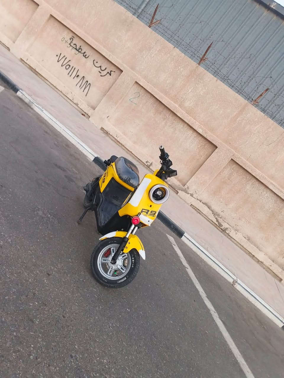 دراجه R9 البطاريات جدد بس بيها مشكله بسيطه السكليتر مال السرعه مرات يشكل العنوان البصرة الجمعيات شارع التأميم السعر ٣٢٥ وبيها مجال بسيط للشراي ***********
