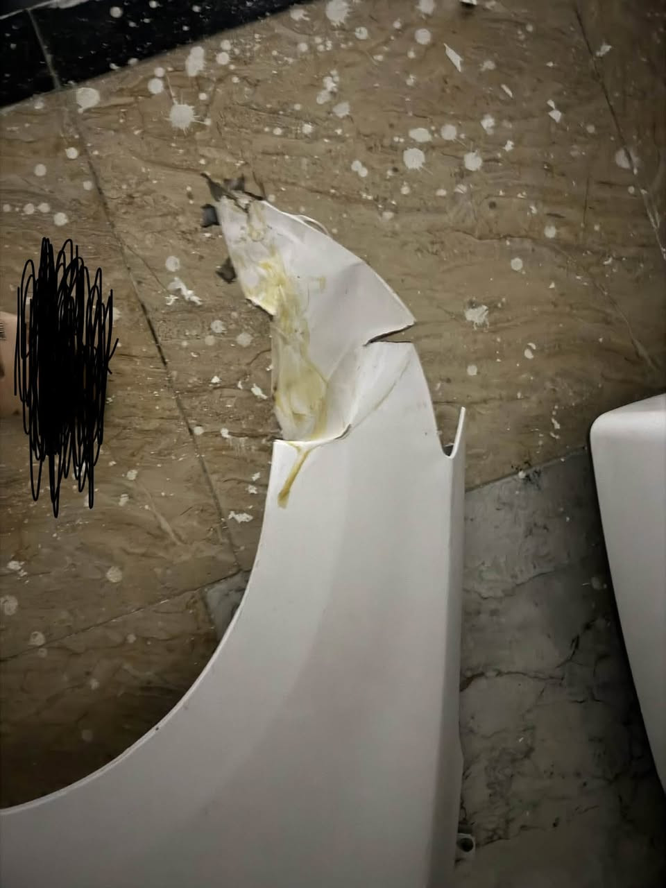 لنتره مديل 15 كفاله فقط قطعه واحده تبديل بدون دواخل خليجي بغداد البياع الرقم *********** سعره 110 وبيه شوبه مجال كفاله تبريد منضومه جديده جاهزه سياره
