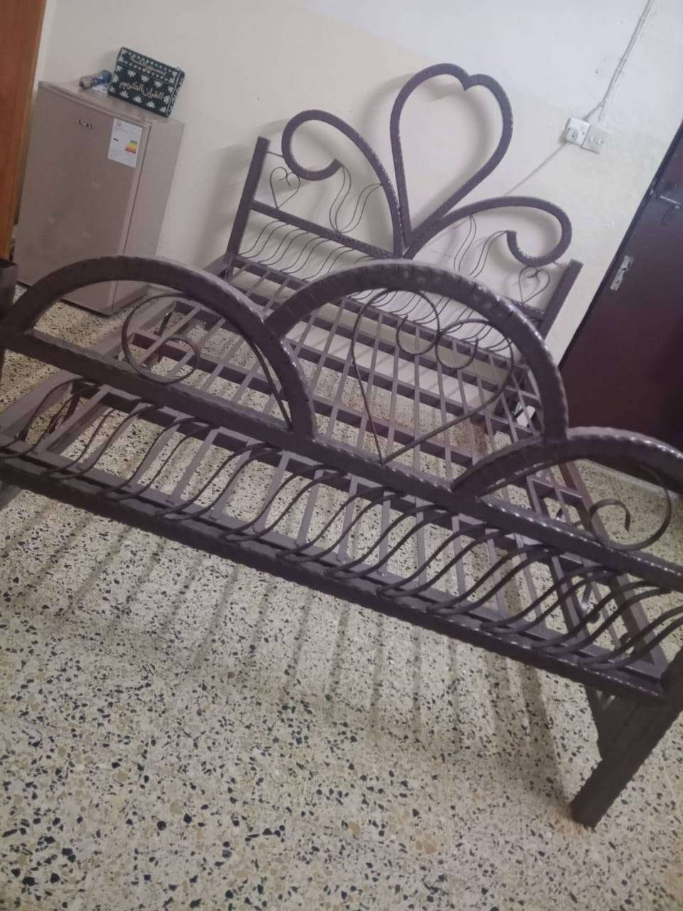 تخت حديد • اخو الجديد • فيه مجال