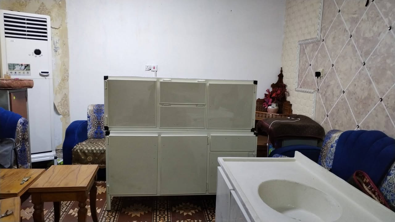 السلام عليكم كاونتر 3 قطع متر ونص والسنك 120 سم جديد السعر 300 الجبيله قرب الجنسية ***********
