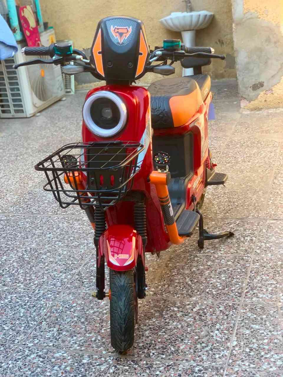دراجه H900 شركه الHIS الدراجه فول موصفات مابيه نقص استعمال جداً قليل 5بطاريات والملف 2000 واط 
السعر 500 وبيه مجال مكاني بغداد العبيدي ***********
