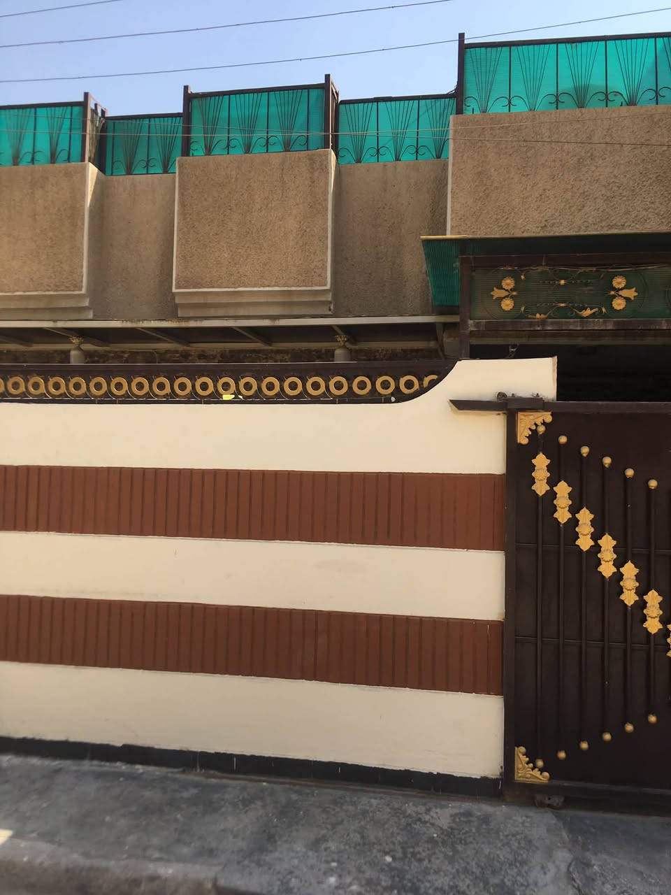 بيت للبيع طابو ملك صرف سند مستقل في حي اسيا مساحة ١٥٠ متر يحتوي على ٤ غرف نوم استفسار اتصل على هذا الرقم ***********
