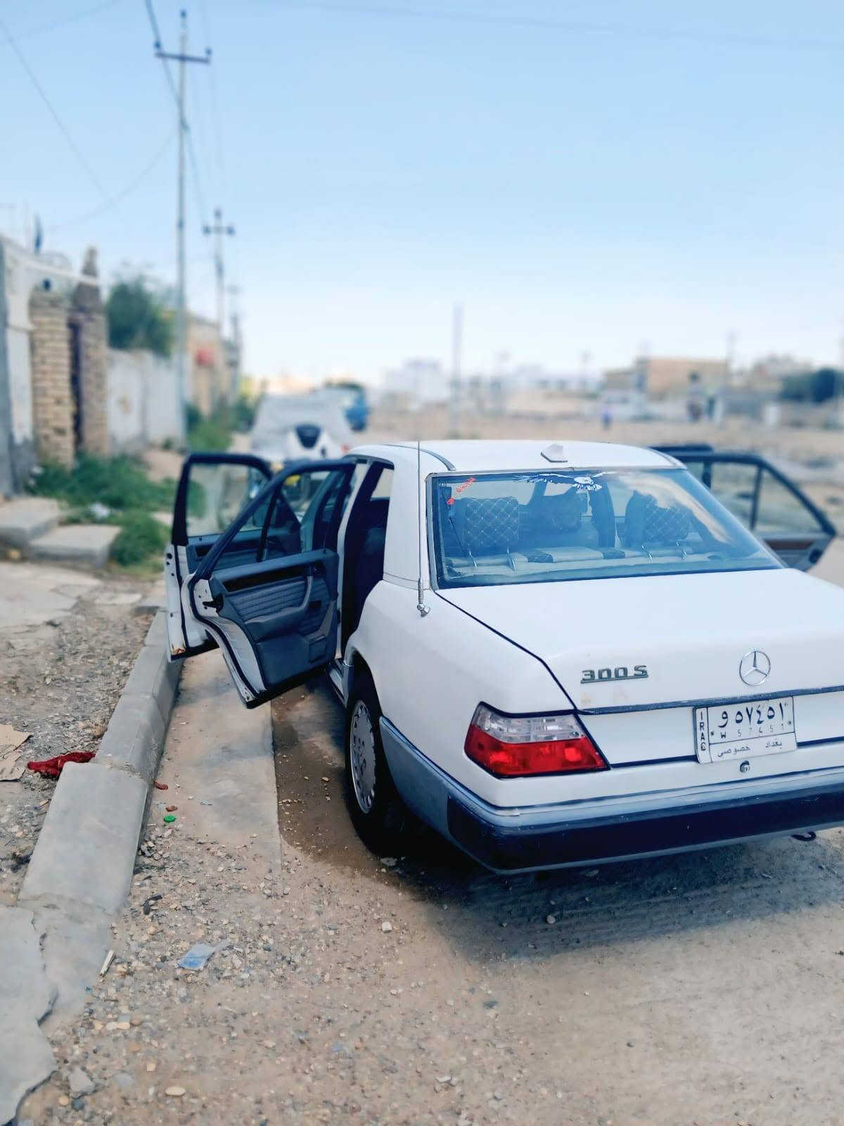 مارسدس دب ٩١ كير ومكينه بطه ٢ ونص كفاله سياره جاهزه على اخر حبايه حداديه تخم تاير تبيريد ثلج سنويه جديده مشروع وطني بسمي ماصالها شهر من داورتها مكفوله سياره سعر ٥٠ بيها مجال بسيط  للتواصل***********مكانها كوت الحي مكلف بنشر اتصل علا صاحبها
