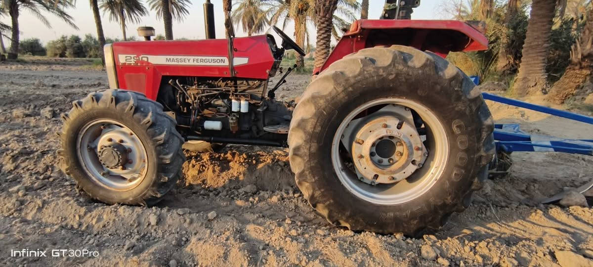 لسلام عليكم مكينه فورگسن هندي حجم 290 موديل 14 مع فدان رقم الهاتف *********** العنوان الديوانية قضاء الدغارة
