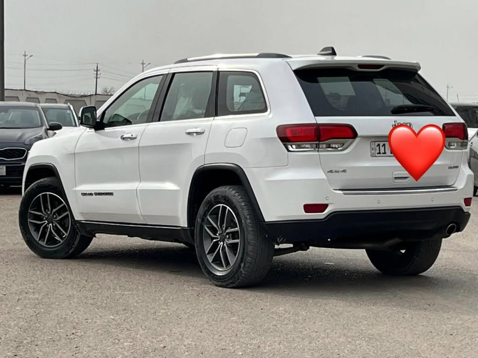 Jeep  grand cherokee 2020 Limted 
رقم بغداد باسمي 
مواصفات 
فتحه 
توقف ذاتي 
جنطه كهرباء 
حساسات خلفيه 
كامره دواره 
شاشه كبيره ( نفخ)
كشنات جلد 
تدفئه كشنات مع الستيرن 
نقطه عمياء
كشنات كهرباء الصدر والسائق 
توقف ذاتي خلفي 
انظمة قياده eco و sport 
ماوس للتحكم بأنضمة القياده 
السياره جديده بمعنى الكلمه ماشيه 70 الف ميل بيها نصف باب السائق والچاملغ صبغ وايرباك برده فقط 
البنيد مكفول حتى من الفتح لغد شاصي كله مكفول وبيها رشه صغيره بالچاملغ الخلفي 
تخم تاير ياباني ادامه كامله من تنظيف نوزلات بلكات عبوه جديده مرواس بجارجر RT حصراً او بيع 
للاستفسار 
***********
