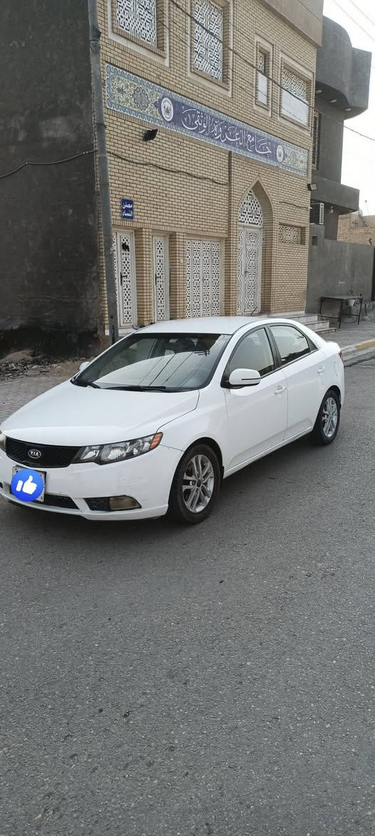 السلام عليكم للبيع كيا سيراتو 2011 خليجي 
محرك 1600 دوش ما مفتوح تبريد ثلج 
السعر 88 وبيها مجال الشراي يتصل 
السياره حلوه ونظيفه محرك وكير ما مفتوحات
مكفوله ما عدا قطعه تبديل جاملع امامي 
 رقم اربيل الماني تريد تحويل تريد وكاله 
***********
