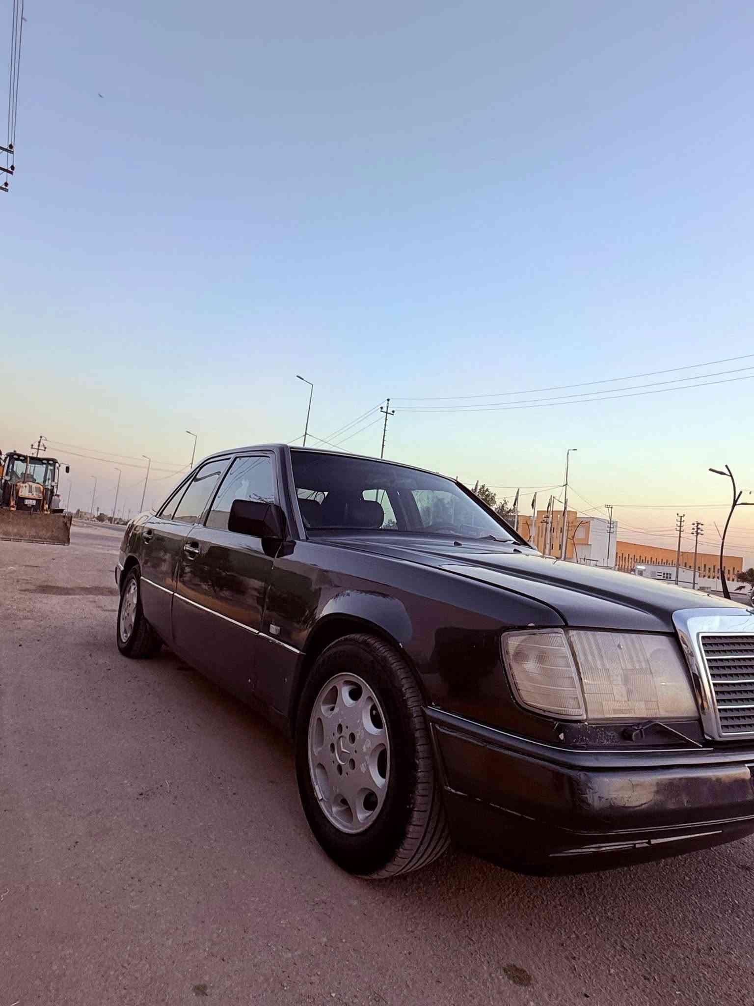‏سلام عليكم 
سياره مار سيدس دب موديل 85 محدثه 95 
‏سيارة معمرة مصبوغ صبغ جمالية 
محرك كير اثنين ونص بطه 
حداديه نظيفة تخم تاير
 تبريد شغال سيارة تخبل 
رقم بغداد السنوية منتهية 
كشنات جلد دشبول نظيف الغرفة تخبل
 سياره تخبل نصبتها حلوة
 سعرها 53 وبيها مجال 
اللي ما يشتري لا يكسر بالحلال
‏العنوان البصرة الدير ناحية النشوة
‏الرقم *********** 
‏الرجاء أنا مكلف بالنشر

