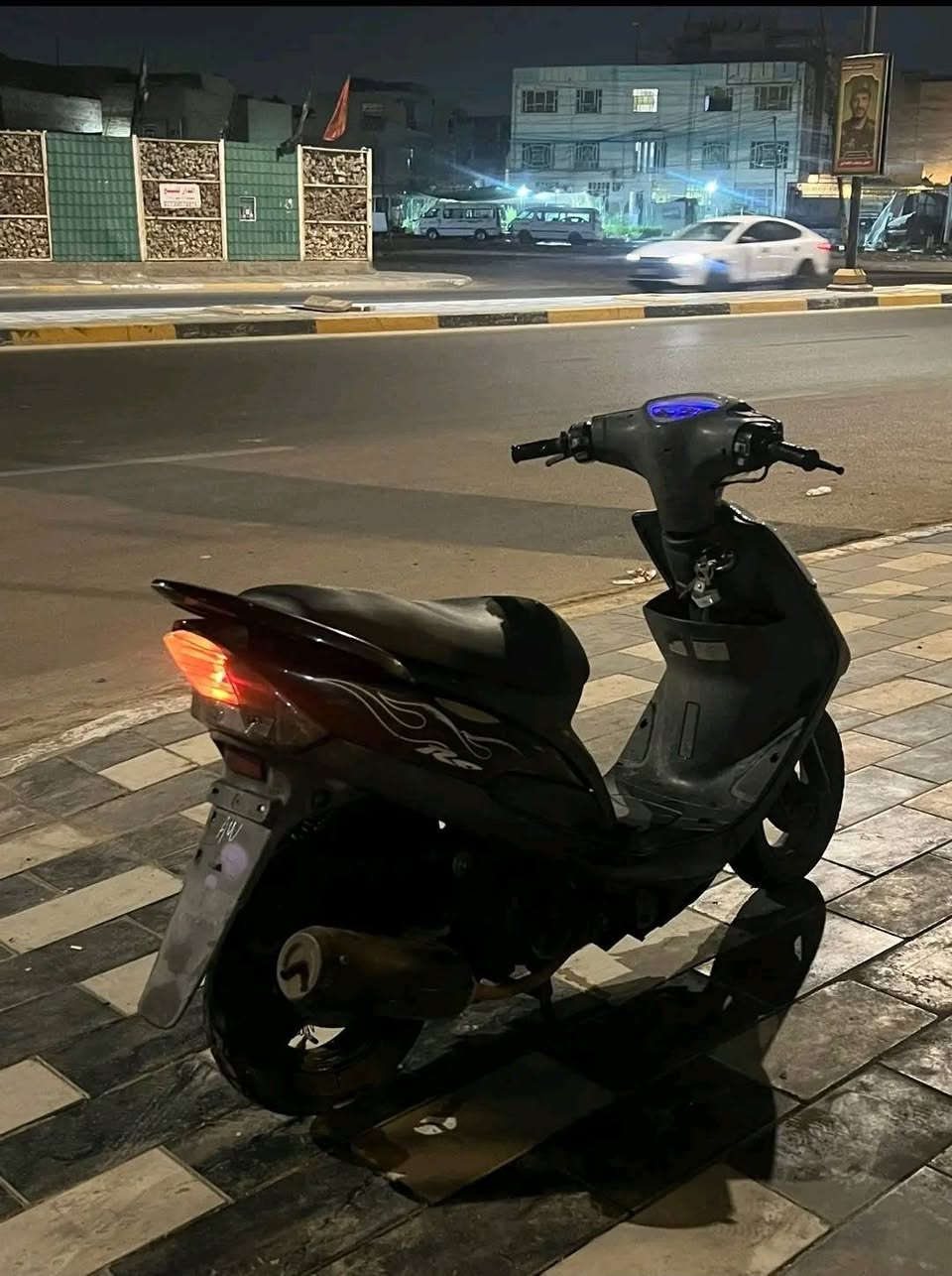 سلام عليكم دراجه ماكس عدلة شباب دراجة نضيفة مكينتها تخبل بيها زنون دراجة بلادية من طول لطول سعرها 900 وبيها مجال مكاني بغداد البلديات رقم ***********
