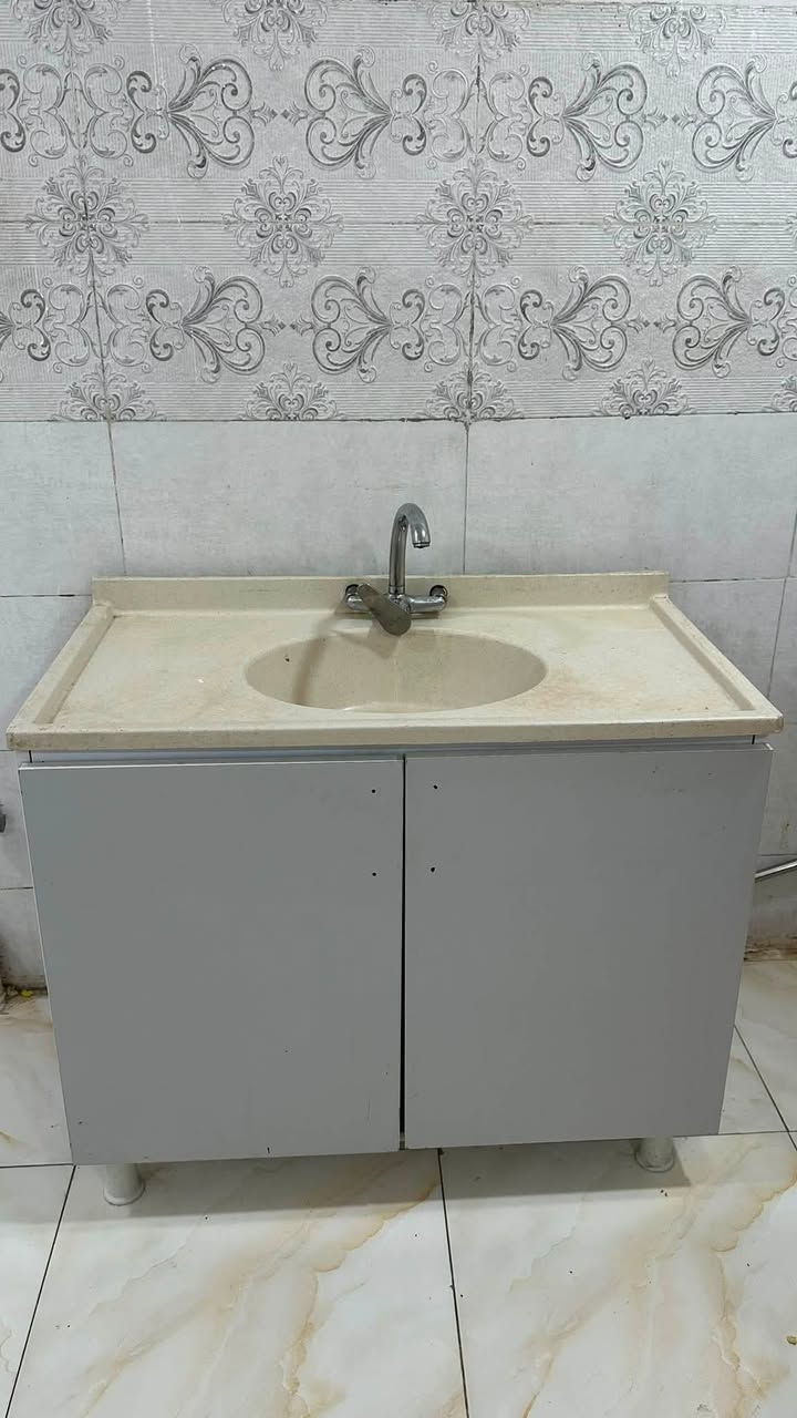 تخـم 7 مقاعد وطبله + مطبخ 3 قطع تركي +طباخ اربع عيون وفرن شغال بلكامل
***********
اكو مفرد وابيع الكل ايشي تحتاج من الغراض دزلي ابيعلك اسعار مناسبه ونضافه شوفت عينكم التخم بي ضرر مقعد واحد

