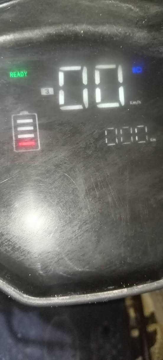 سلام عليكم دراجة شحن 6بطاريات الماسة واربع سرعات وسعر 500 الف وبيهة مجال ولعنوان الرمادي للتواصل للاتصال على الرقم *********** وموجود واتساب
