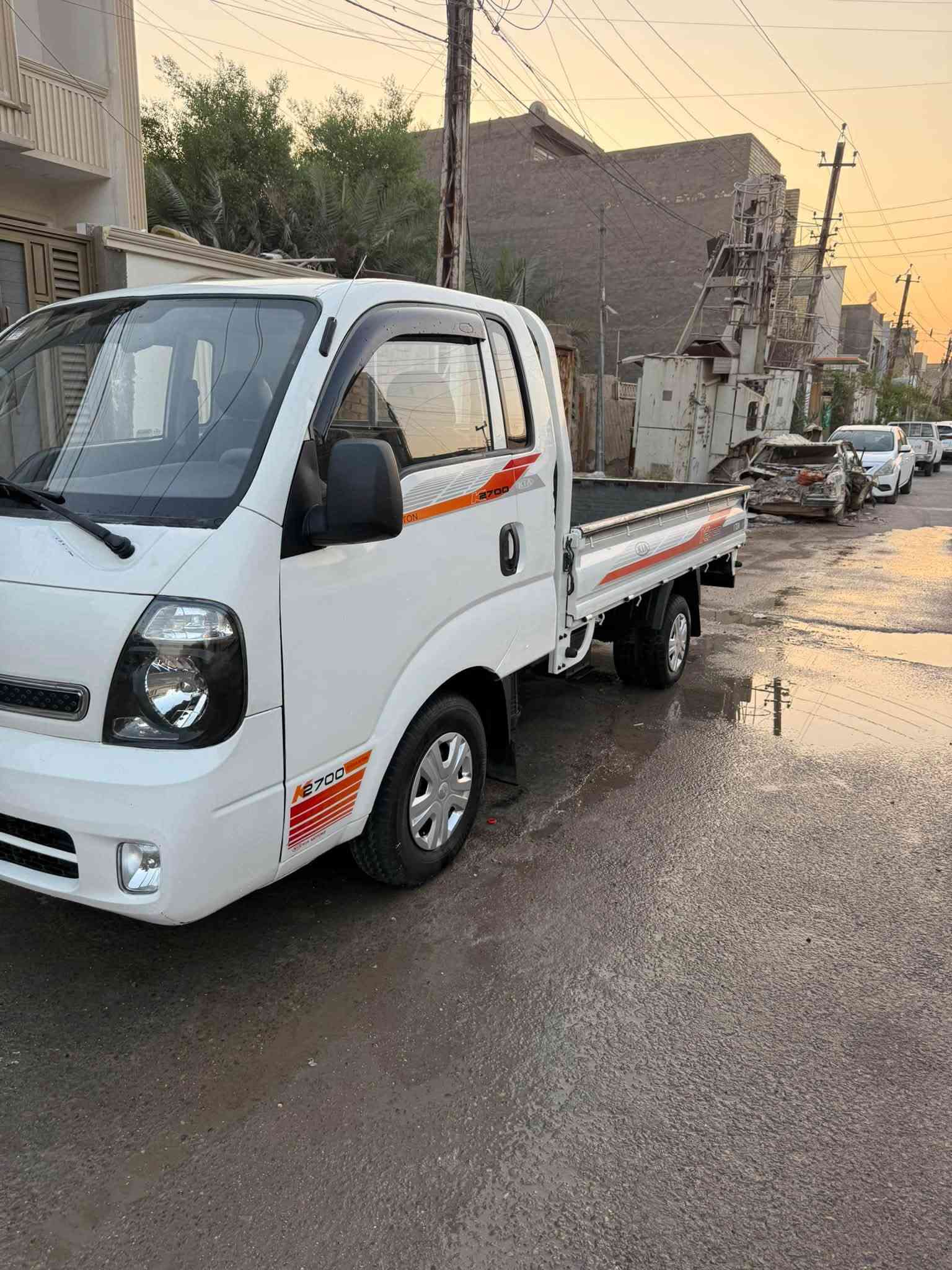 السلام عليكم كيا البيع 2700 سياره جاهزه مكينه جديده تخم تاير بيها صبغ بلدوس شاصي مكفل مكينه مكفول لاتنقيص ولاتبخير رقم واصط السعر105العنوان بغداد البلديات رقم *********** سنويه ورقم علينه
