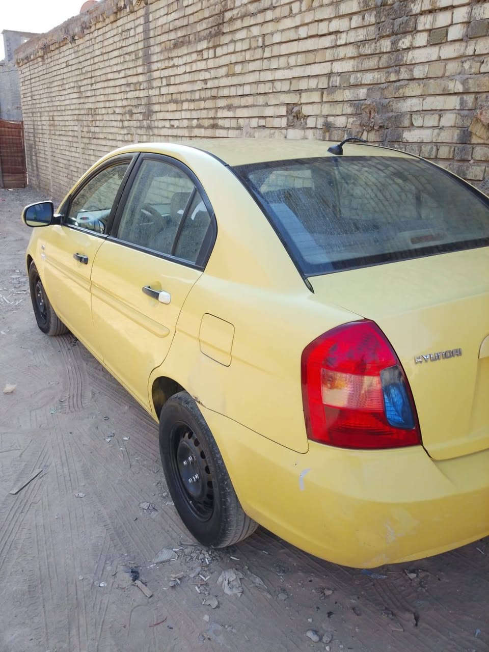 أكسنت موديل 2011 ليموني خليجي الشركة العامة بيها  تبديل جاملغ امامي بدون دواخل وشوية صبغ ربع الباب الخلفي رقم بغداد محرك ١٦٠٠ كير وتبريد كله تمام سكن بغداد حي الأعلام سعرها 77 وبيها مجال للطيبين للتواصل اتصل ***********
