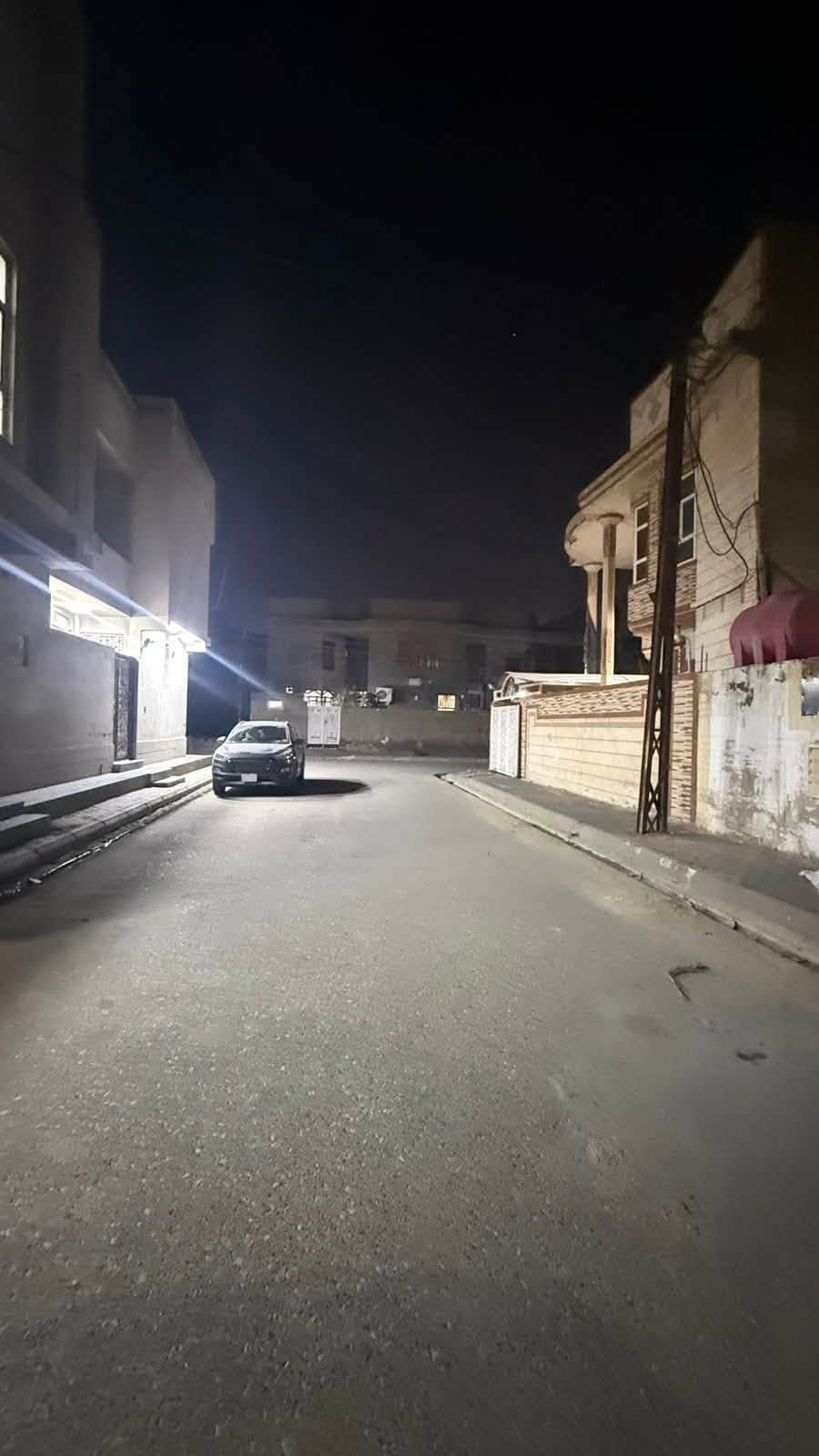 السلام عليكم بيت للبيع الموقع ممتاز جدا في حي جامعه مساحه 250 متر طابو صرف  البيت بسم شخص واحد السعر مناسب لاستفسار الاتصال ***********
