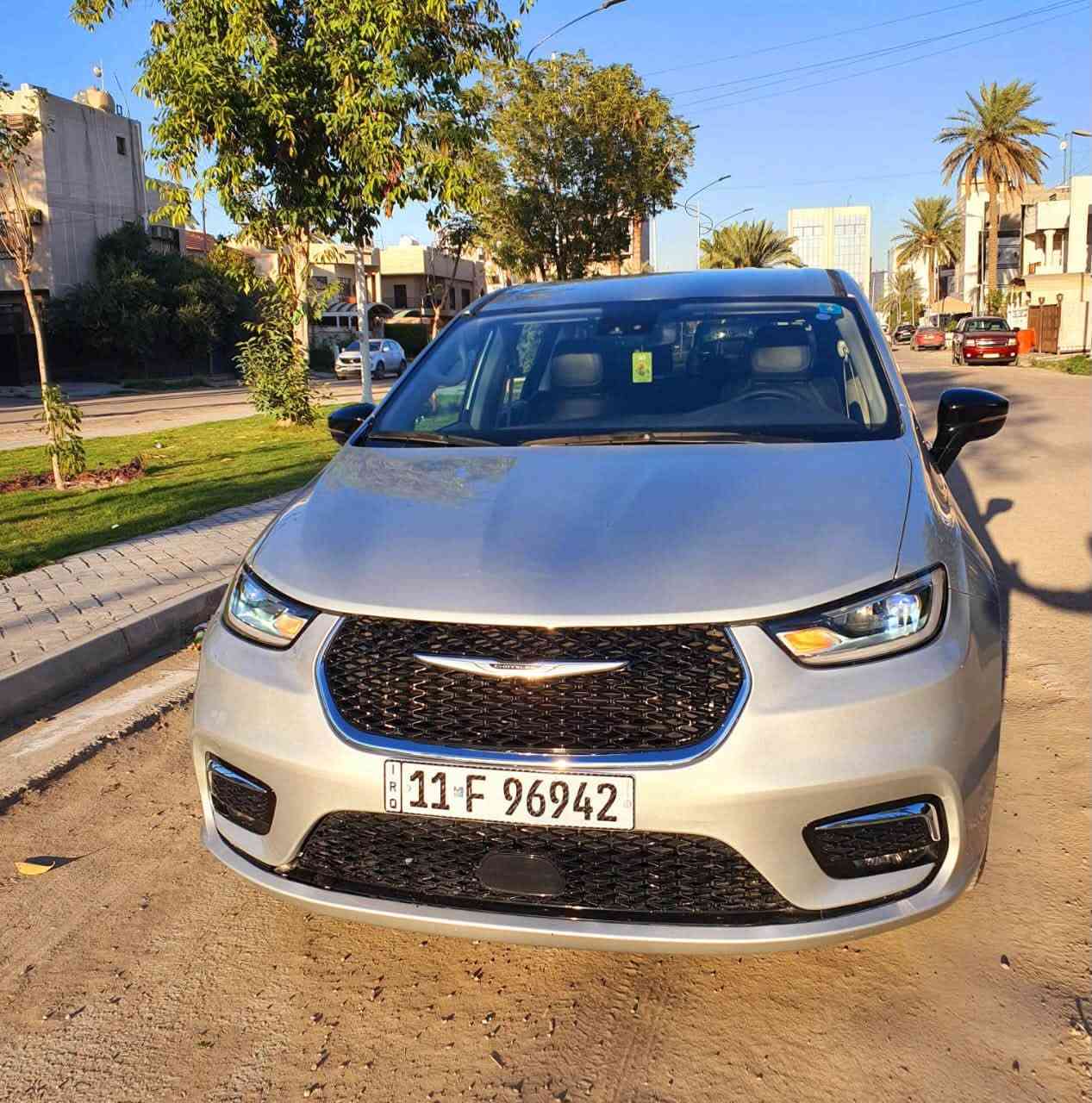 كرايسلر باسفيكا تورنك L موديل 2024  دخول جديد هزه جديده رقم جديد باسمي
محرك 3600 
7 راكب vip
بجم كبس 
السيارة ضرره خلفي باب وجاملغ . وطلع بالسونار بيها قطع كلير بدون حادث فقط كلير من امريكا  صور الحادث بالمنشور  ✅

ماشية 28 الف ميل 

مواصفات السيارة فول عده الفتحه
تشغيل عن بعد  
بصمه تشغيل
بصمه ابواب 
ابواب كهربائي تحكم كنترول
تدفئه كشنات 
تدفئه ستيرن
صندوق شفط
شاشه كبير
رادار  امامي خلفي جانبي

مكان السيارة . بغداد اليرموك 4 شوارع

☎️ هاتف / واتساب ***********
