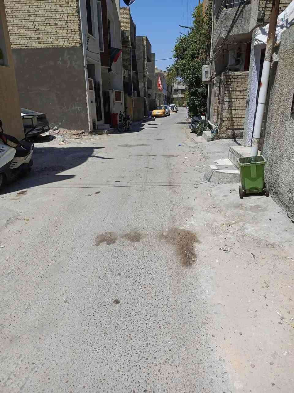 السلام عليكم دار للبيع فرع عيادة الشعبيه مساحه ٥٠ متر واجهه ٥ نزال ١٠ يحتوي البيت على ٣طوابق الطابق الأول صاله مطبخ وخدمات و الطابق الثاني يحتوي على غرفتين نوم وخدمات الطابق الثالث يحتوي على غرفه وبيتونه وسطح عرض الشارع ٧ متر نوع العقار ملك صرف زراعي سند٢٥ للاستفسار اتصال على الرقم ***********
