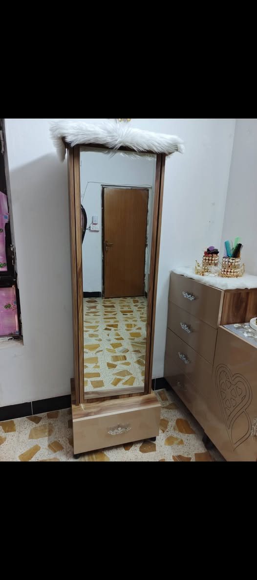 غرفه تركيه نضيفه حيل مستعمل 9قطع سعر 700 مكان صلاح الدين تكريت للستفسار ***********
