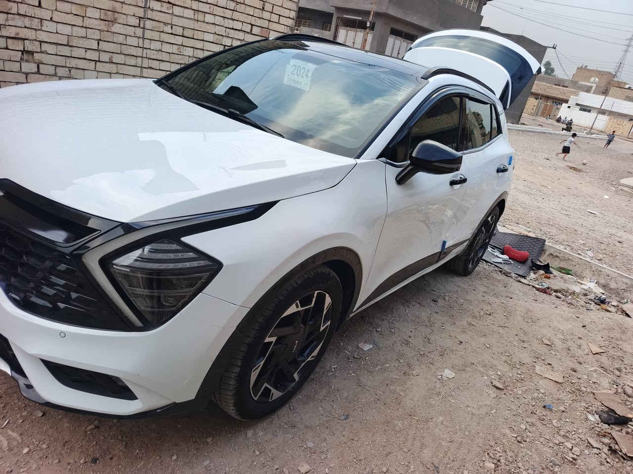 سبورتج 24 خليجي صبغ حزام  بيها بابتين وجاملغ صور الحادث بلمنشور سياره فول للخير يعني ميحتاج اشرح مواصفات يعني جيتي بيع او مراوس حسب القناعه سعر 155 بيها مجال شراي يتصل ***********

