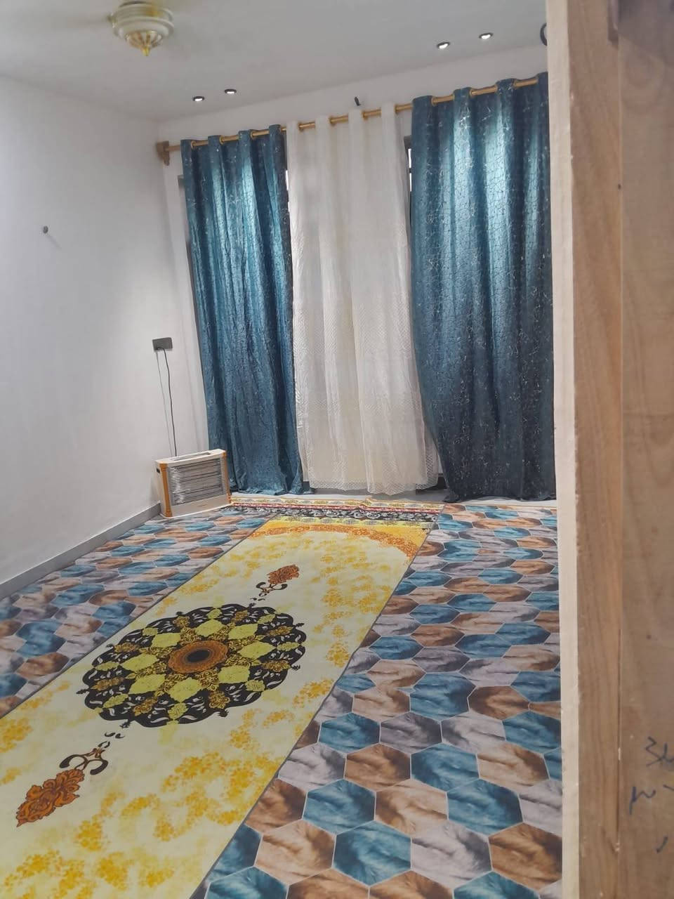 دار للبيع ١٠٠م جبهه ٥ * ٢٠ طابق ارضي متكامل الثاني صاعد بناء واصل لسقف مكان حي الخليج الرستميه زراعي قرب الكليه العسكريه السعر ٨٥ وبي مجال للاتصال *********** واتساب
