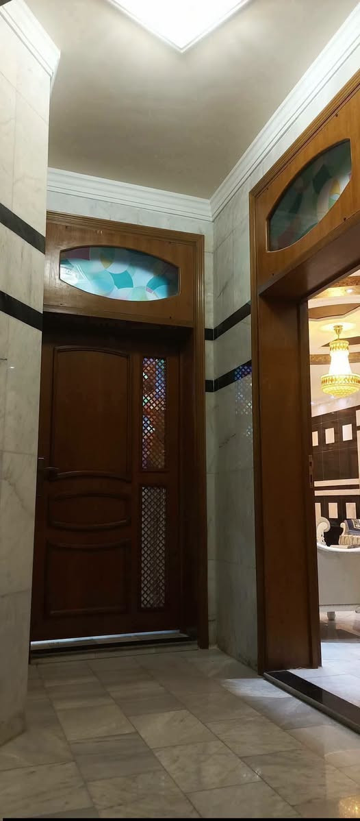 السلام عليكم
بيت طابقين طابو صرف للبيع المساحه 400م 20×20 ركن 

يحتوي الطابق الأول على 3غرف وصاله وأستقبال ومطبخ 

 ومجاميع صحيه والطابق الثاني يحتوي على غرفتين نوم 

وصاله ومجمع صحي العنوان طويريج الجمعيه حي الرياض 

للأستفسار أكثر 
***********
***********  تابع الصفحه ليصلك كل ما هوه جديد
