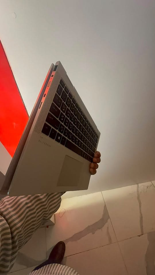 لابتوب للبيع⛔️

مواصفات اللابتوب:

* HP EliteBook x360 1040 G6
* لابتوب قلاّب (2-in-1) يعني يتحول إلى تابلت
* شاشة لمس 
---------------
المعالج (CPU)
* Intel Core i5-8365U
--------
الرام : 16 گيگا
--------------
الهارد : 256 SSD
---------------
كرت الشاشة
* Intel UHD Graphics 620

عنوان اللابتوب : 
السماوة

***********
