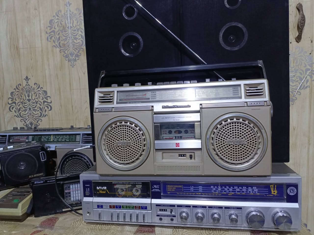للبيع
مسجل راديو ناشيونال بانسونك (RX-5030) ياباني المنشأ إستيراد مؤسسه بدايه الثمانينات راديو 4 موجات بدون fm جدا نظيف شغال وبحاله ممتازه خالي من التصليح والعيوب نهائيا بلاد وضع شركه للاستفسار(***********) متواجد واتساب ماسنجر،،يوجد توصيل 
((السعر ع الخاص))
