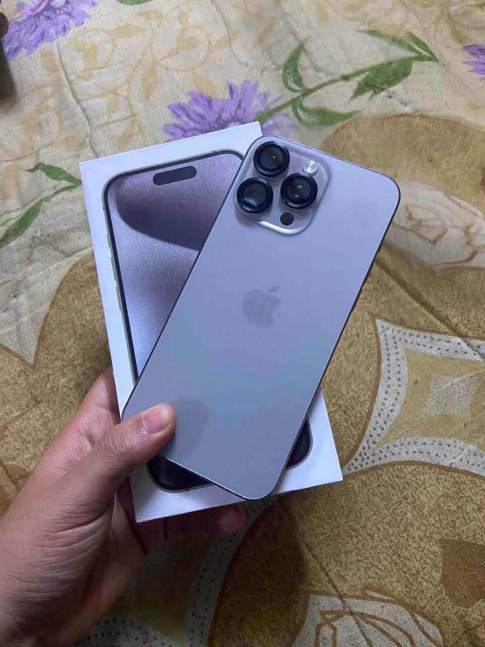 للبيع: ايفون 15 Pro Max*
- *الذاكرة*: 256GB

- *البطارية*: 100% مستبدلة تفصيخ

- *اللون*: تيتانيوم

- *النسخة*: شرق اوسط ماستر AAA

- *النظافة*: 100%

- *الشاشة*: مستبدلة 3 خيارات - سوفت اولد

- *الشغال*: اتصال ✅ سيم كارت ✅ واي فاي ✅ فيس ايدي ✅ كامرات ✅

- *الحالة*: كله شغال بدون عطل او مشكلة. تجي تفحص على راحتك

- *السعر*: 650 ألف وبي مجال بسيط

- *للتواصل واتساب*: ***********

- *المكان*: بغداد - مدينة الصدر

- *ملاحظة*: ماكو توصيل
