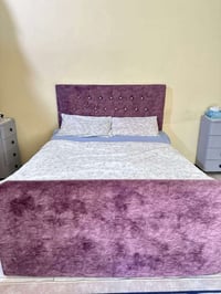 سرير نفرين • مخمل بنفسجي • النجف