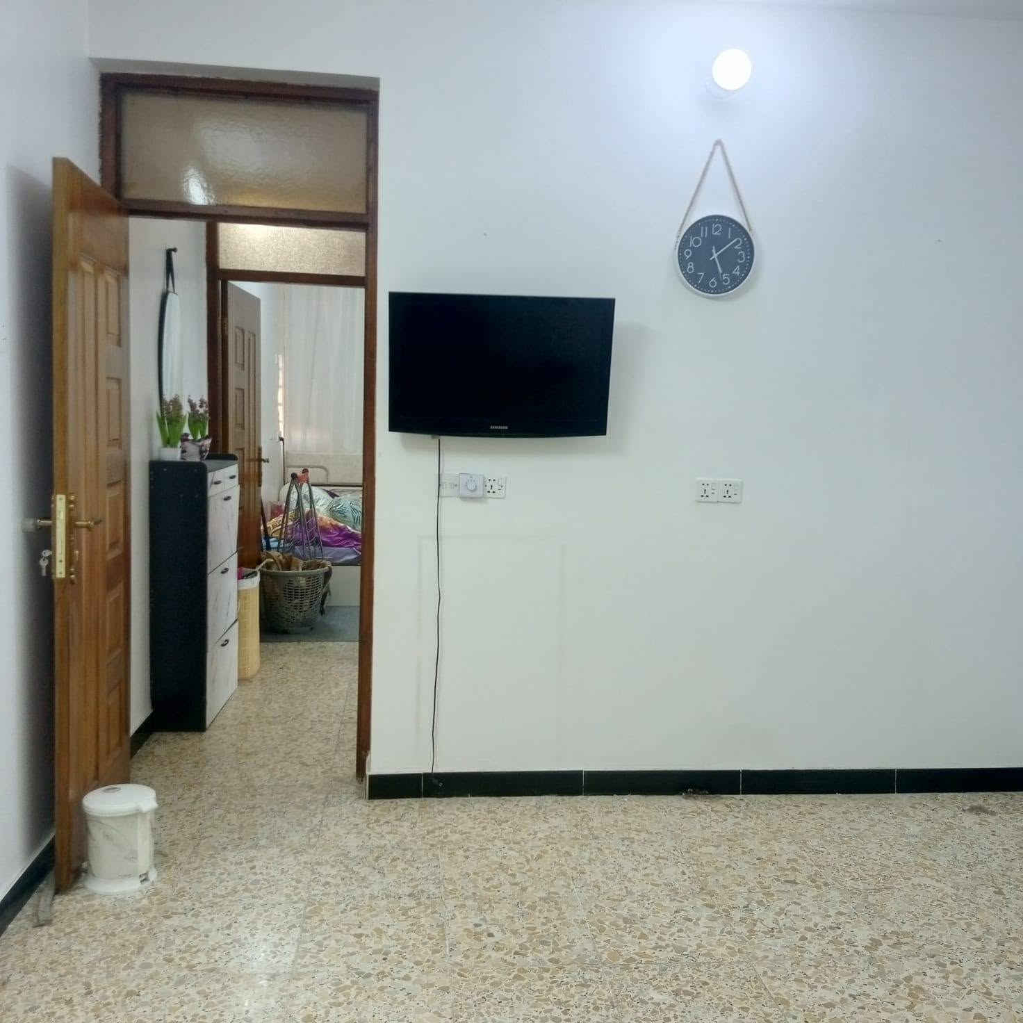 فرصة جيدة للسكن أو الاستثمار.

📍 الموقع: بغداد، قرب الجزيرة السياحية، شارع سيد محمد.📐 المساحة: 56 متر مربع.
الواجه 4متر. النزال 14 متر
يحتوي على استقبال ومطبخ بارد وحار
🛏️ غرفتان.
🚿 حمام واحد.
🚰 الماء والكهرباء متوفرتان.
📄 نوع السند: طابو زراعي (سند 25) ***********
