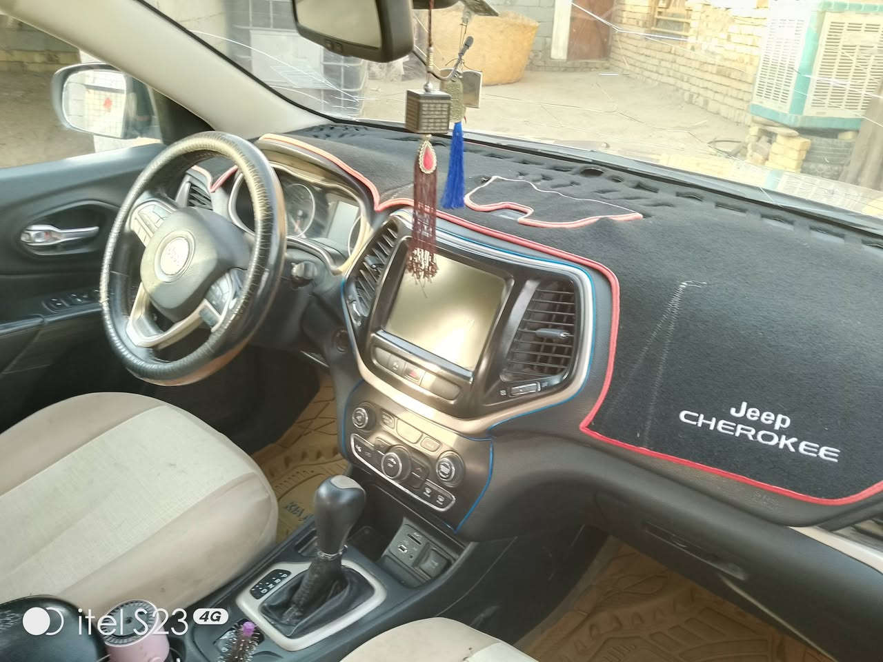 سلام عليكم جيب شيروكي بزون 16
كامل مواصفات حادث بجم خفيف بسمي مكاني ميسان كميت ***********
